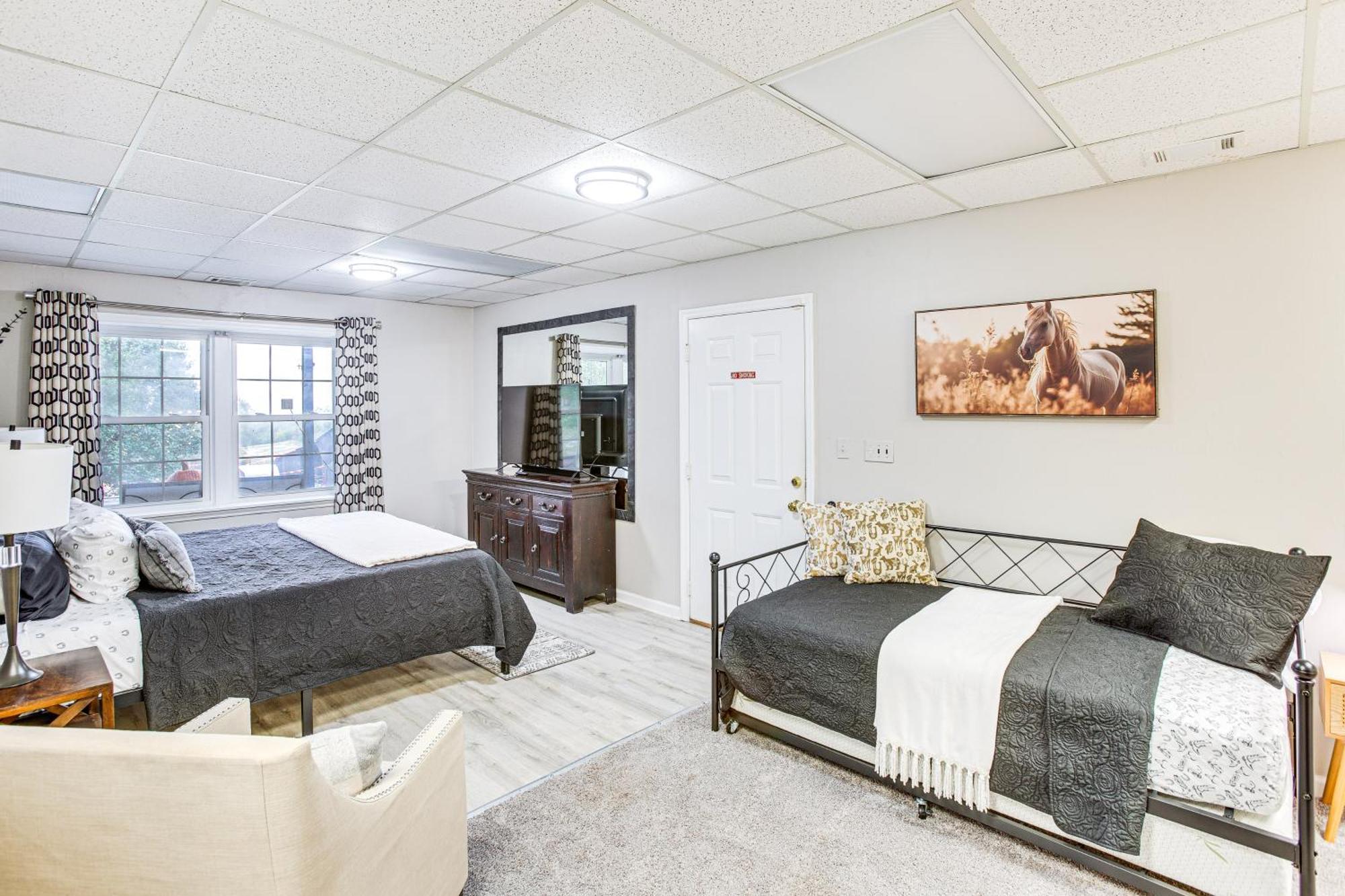 Rustic Cowboy Ranch Retreat Near *