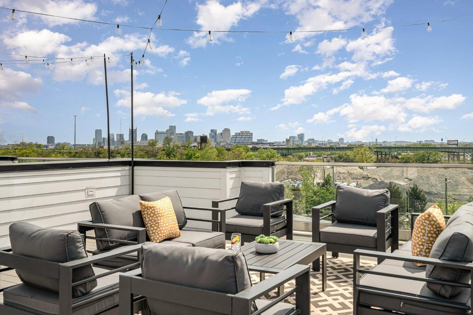Revival-rooftop Deck/hot Tub-mins To Broadway Holiday home