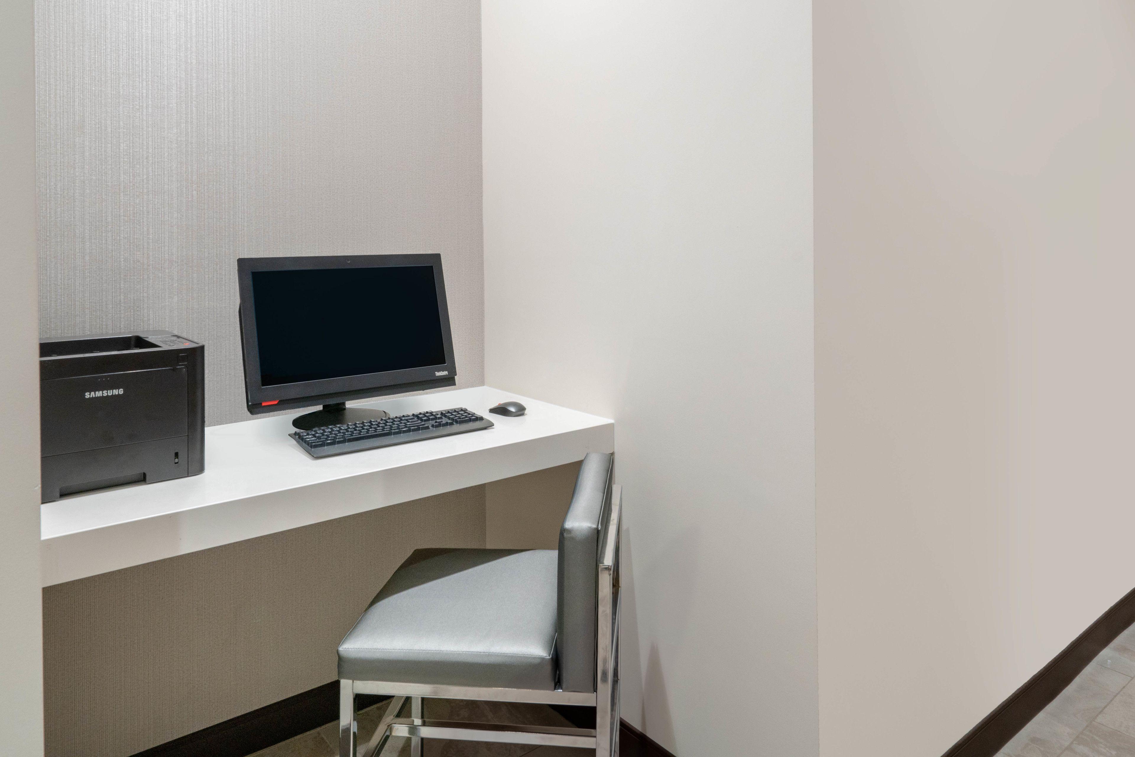 Hotel Hampton By Hilton Airport Century Place 3*