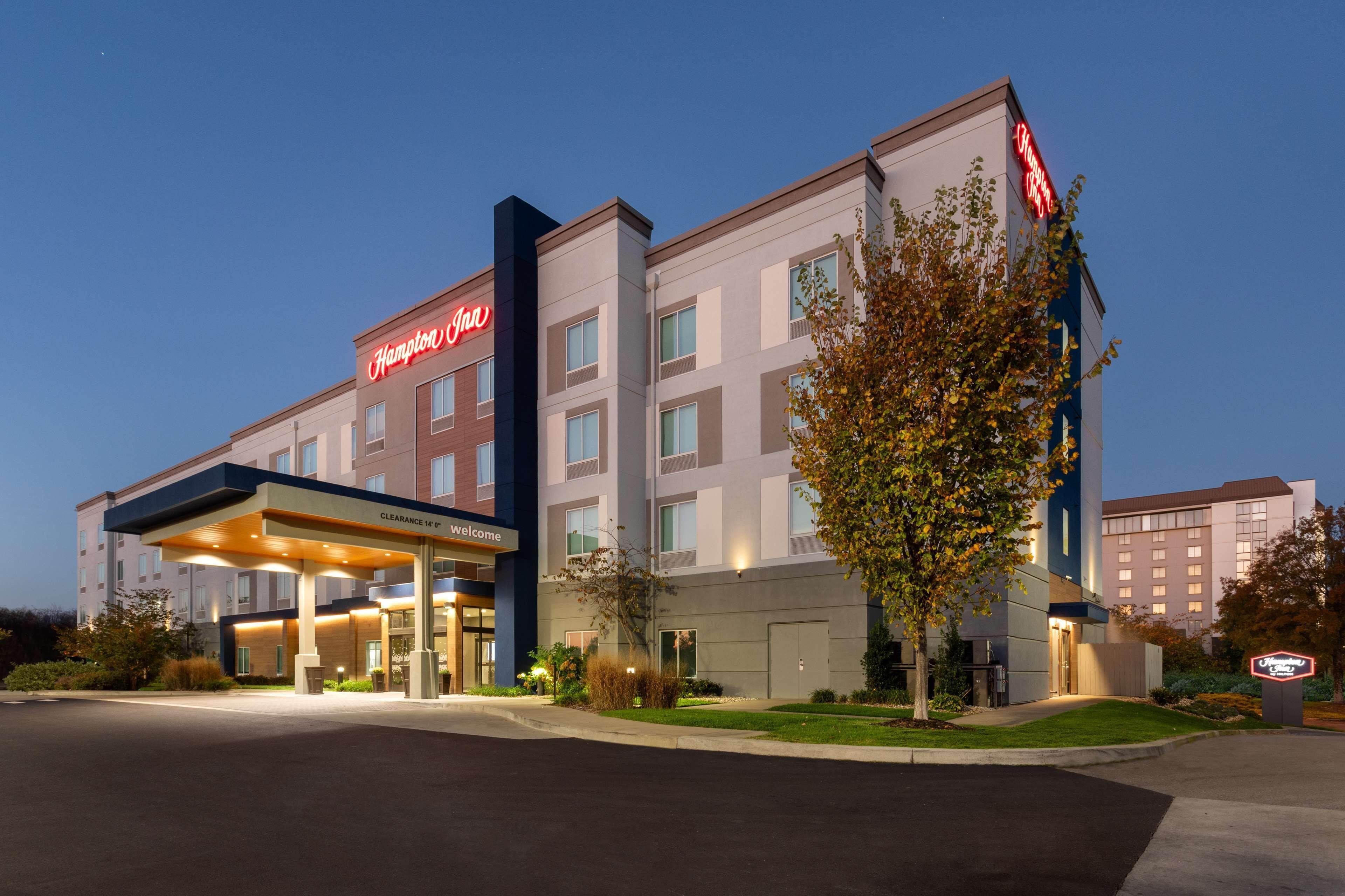 Hampton By Hilton Airport Century Place