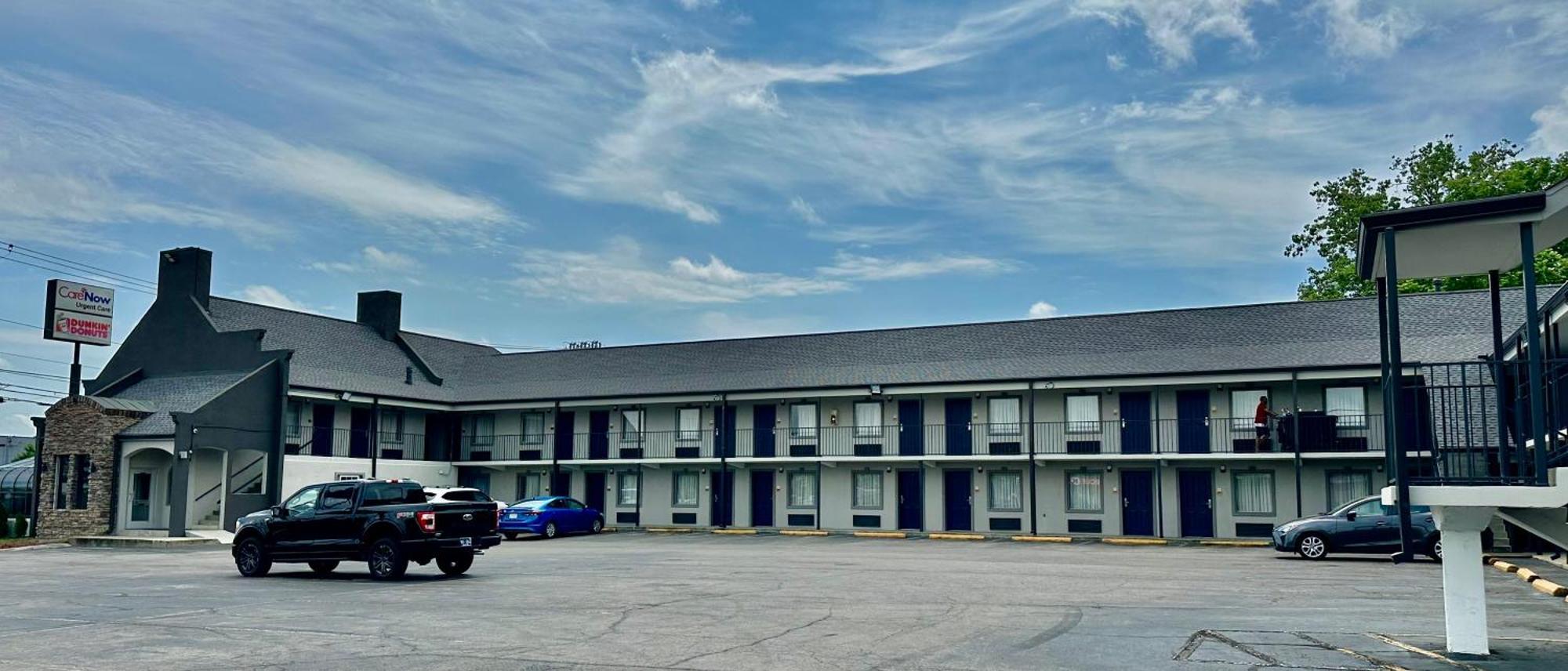 Hotel Quarters & Nashville