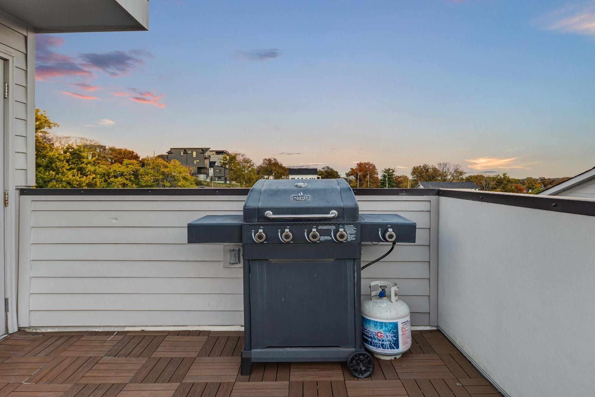 The Wade - Minutes To The Gulch & 12 South Nashville