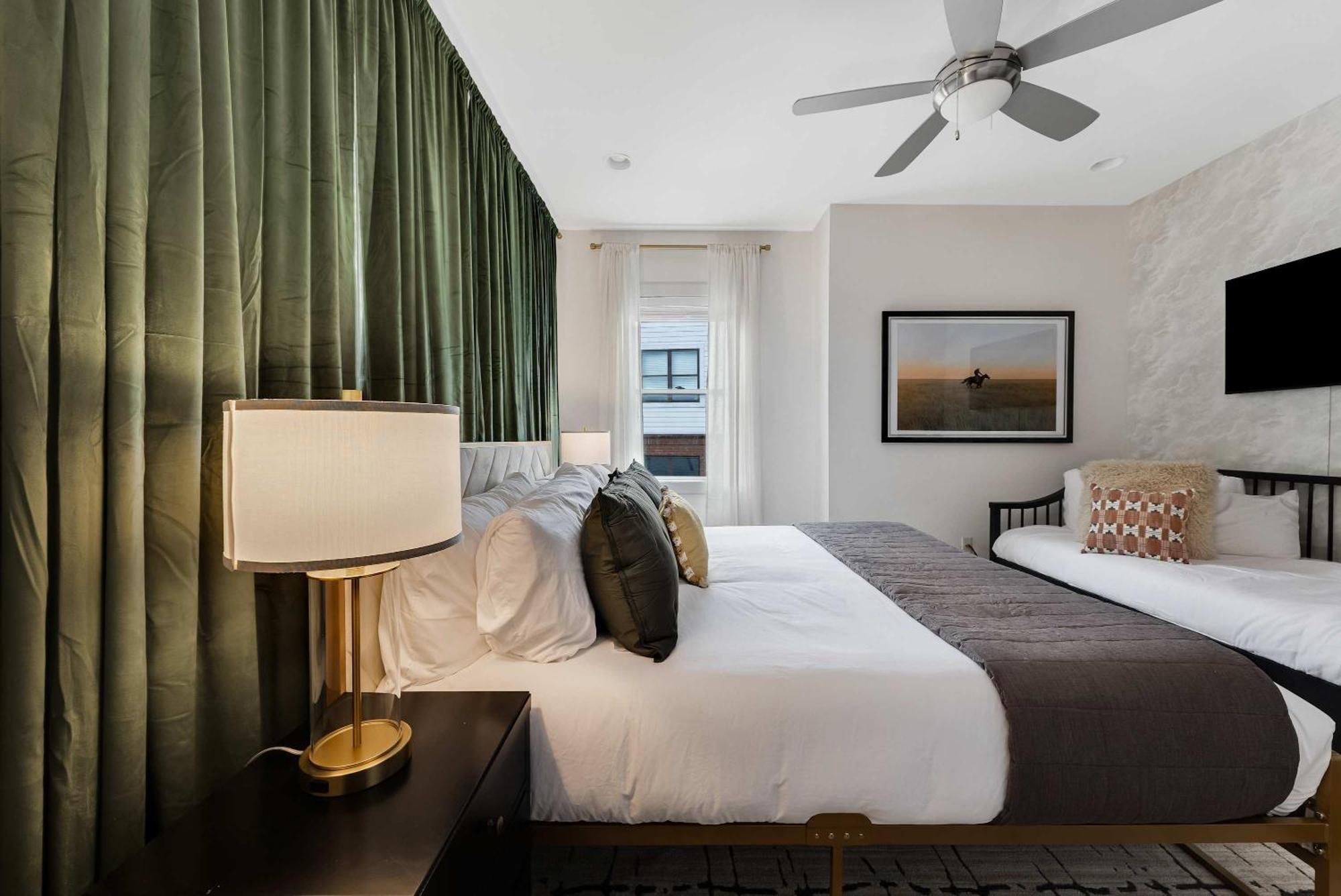 The Wade - Minutes To The Gulch & 12 South