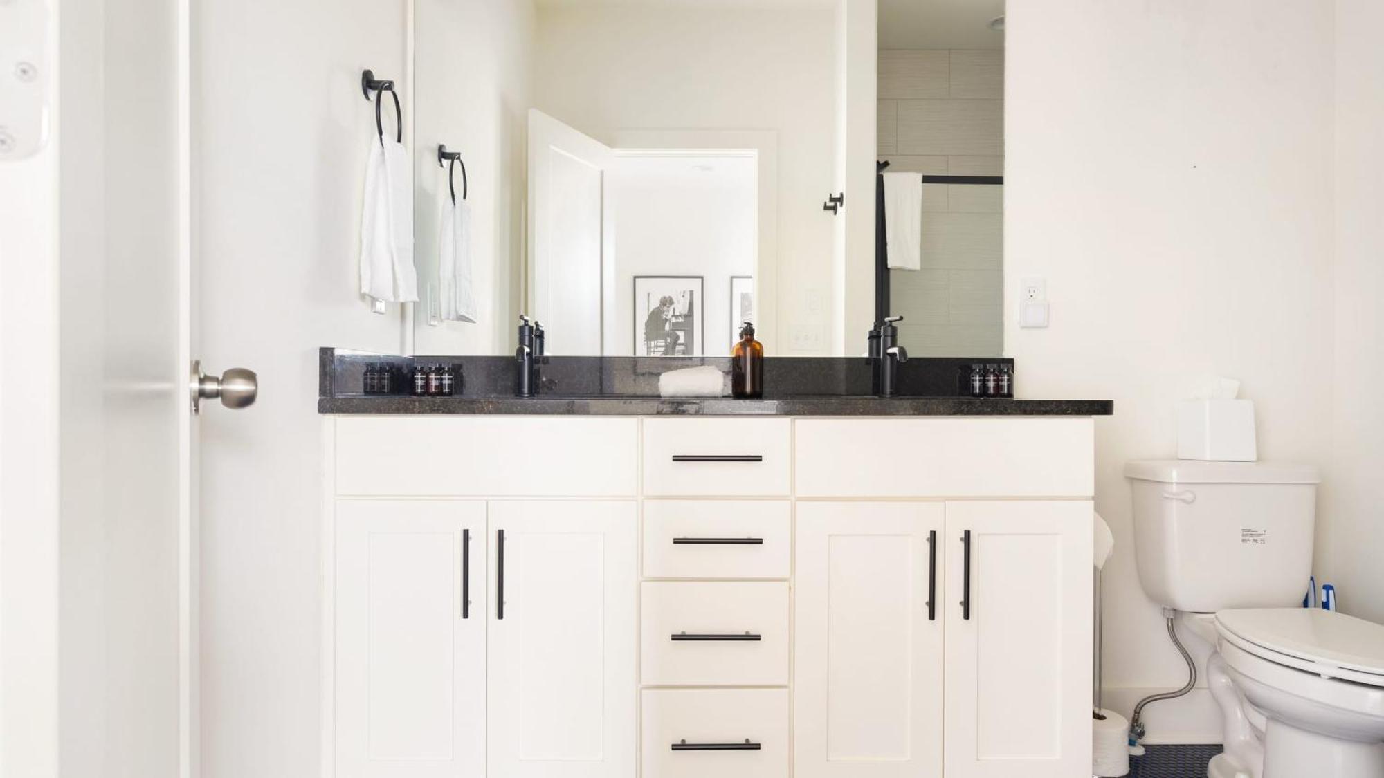 Hart Buyout 2 By Avantstay Two Town W Stunning Amenities Design Apartment Nashville