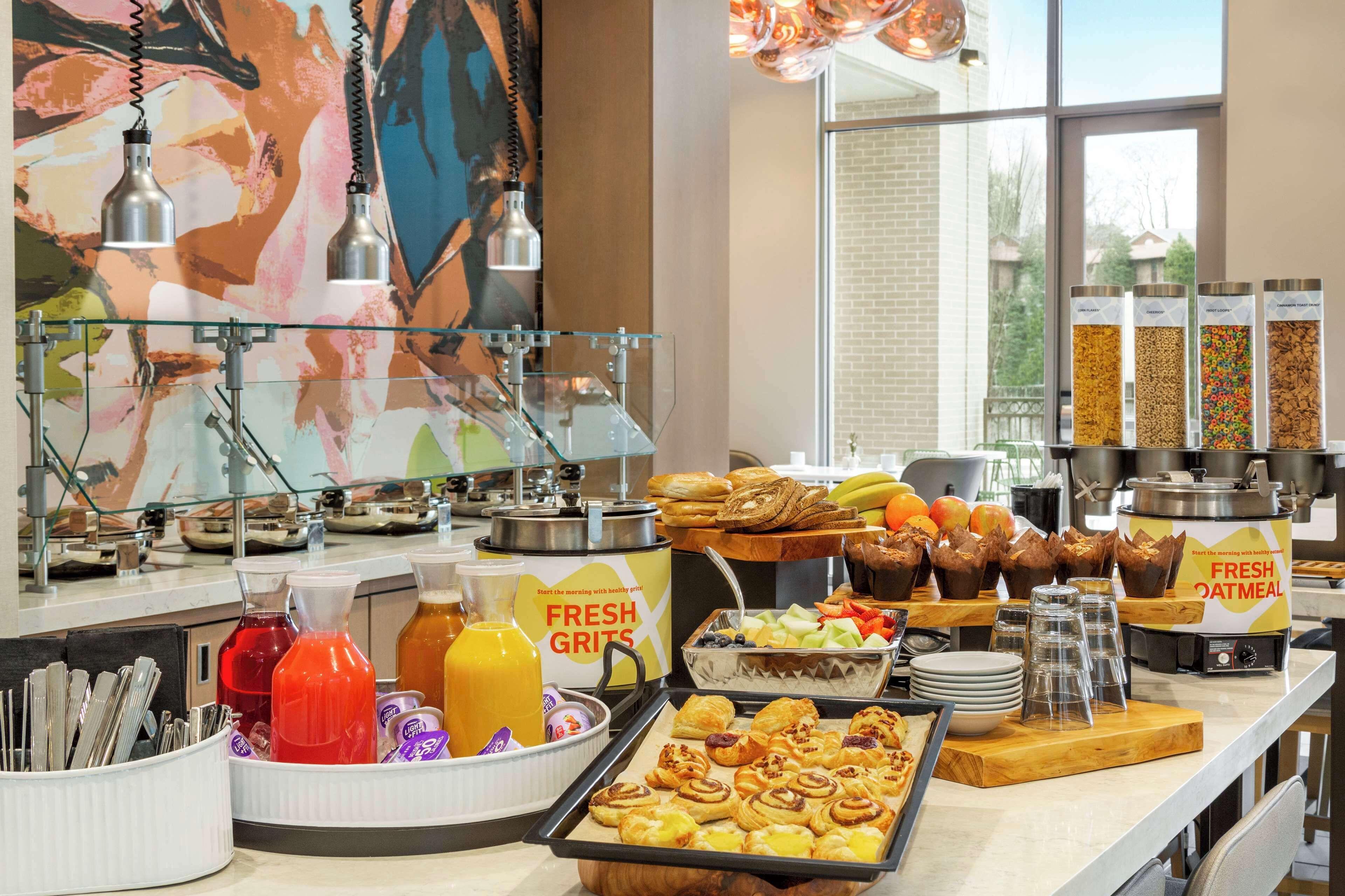 Hilton Garden West End Avenue 3*