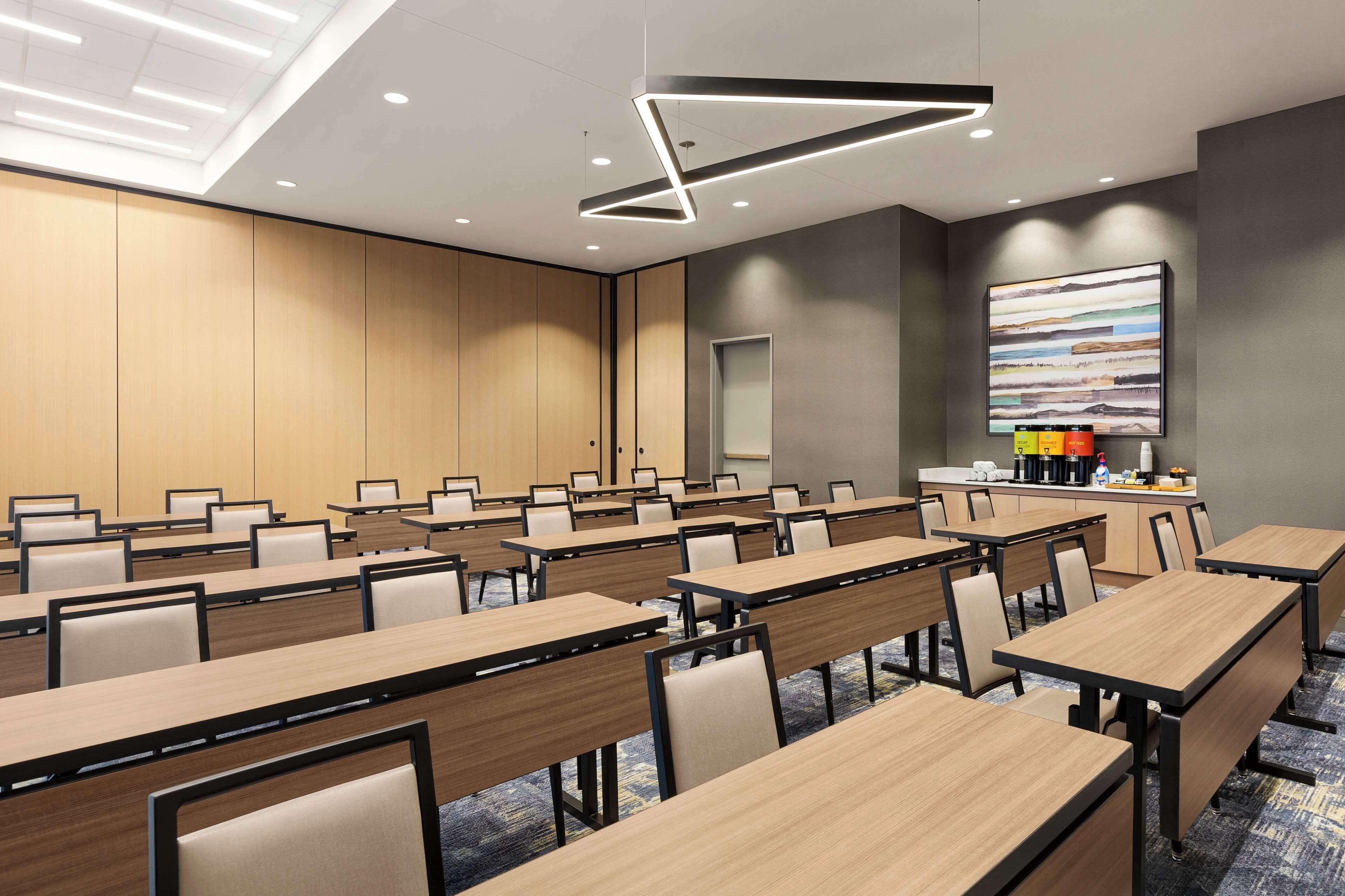 Home2 By Hilton West End Avenue 3*