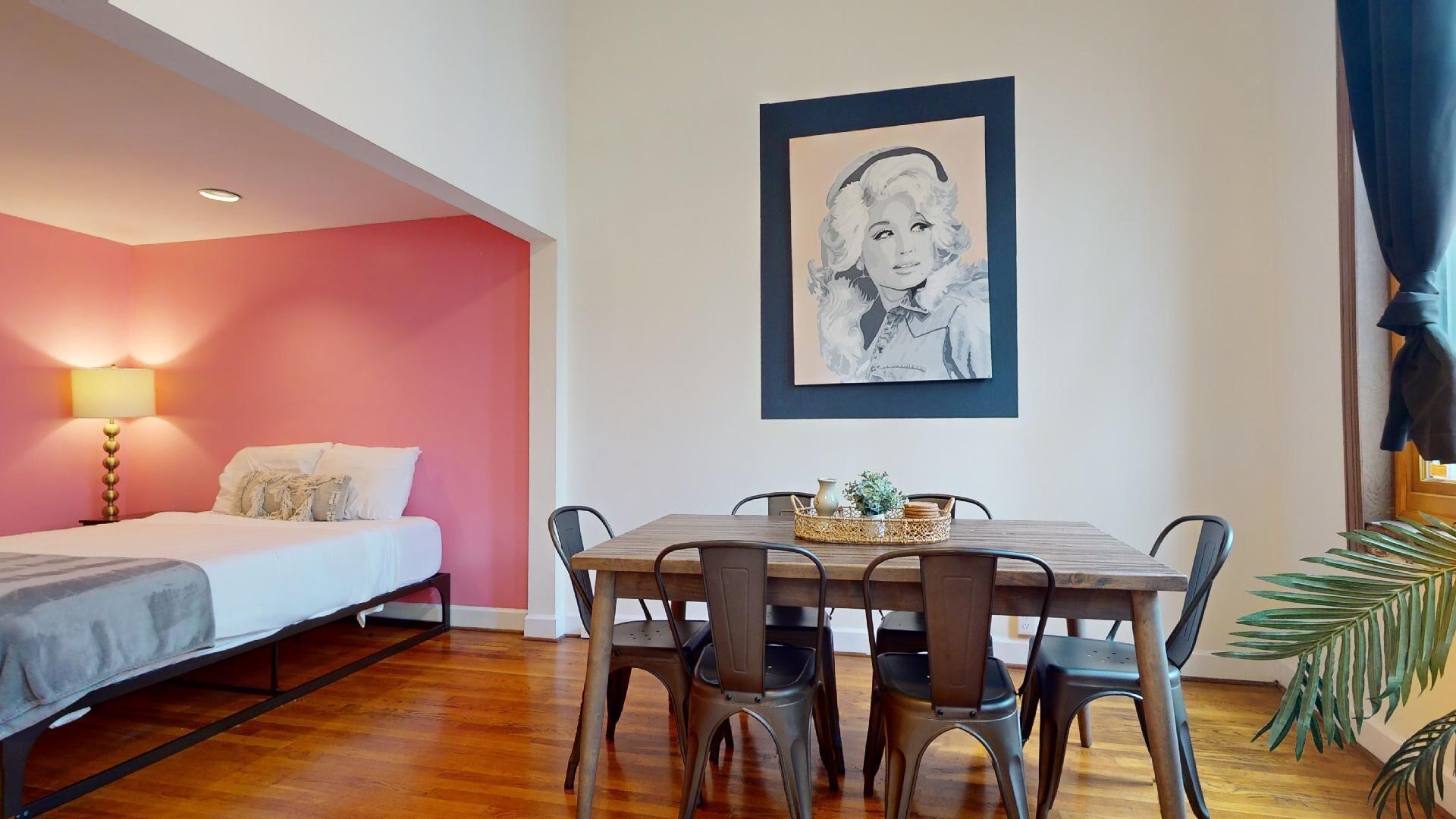 The Lofts At 107 Aparthotel