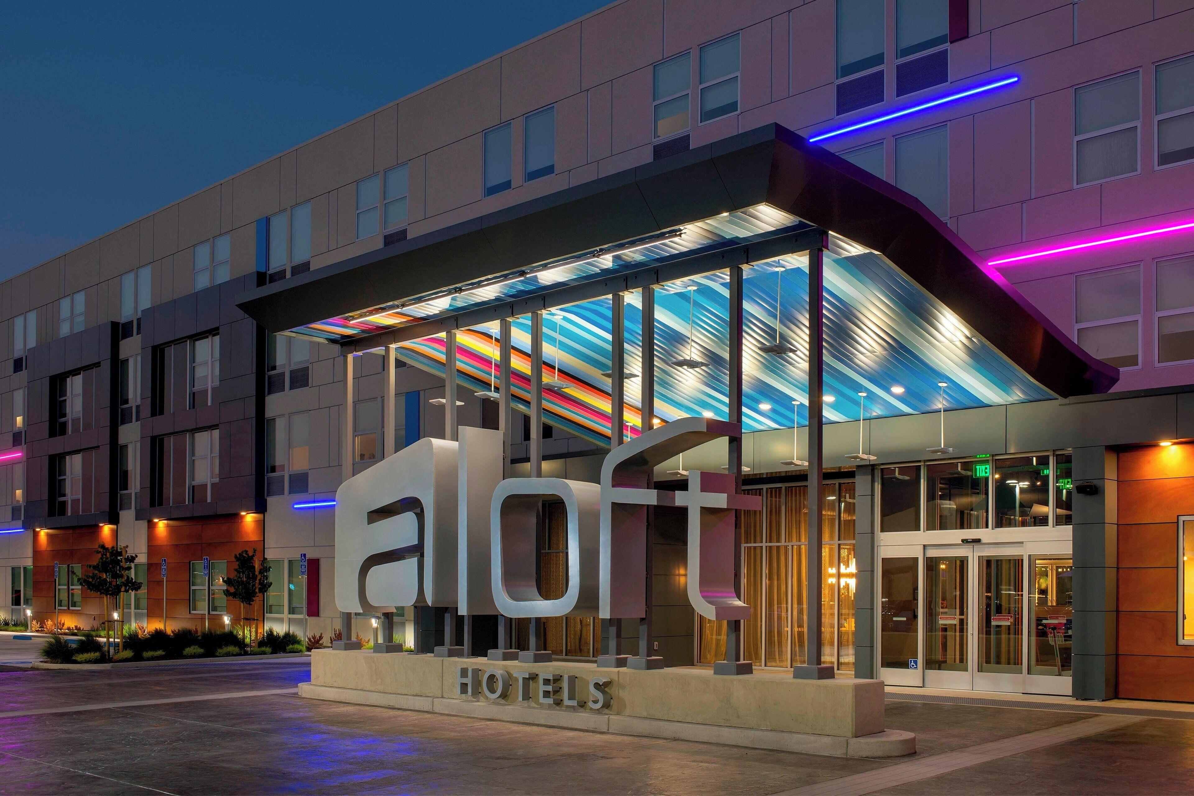 Hotel Aloft Airport 3*