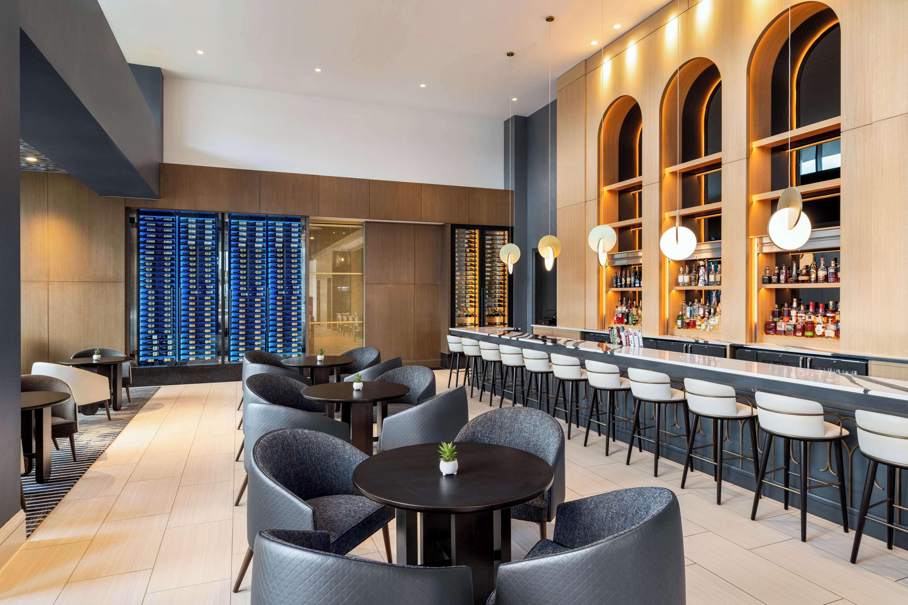 Hilton Bna Airport Terminal 4*