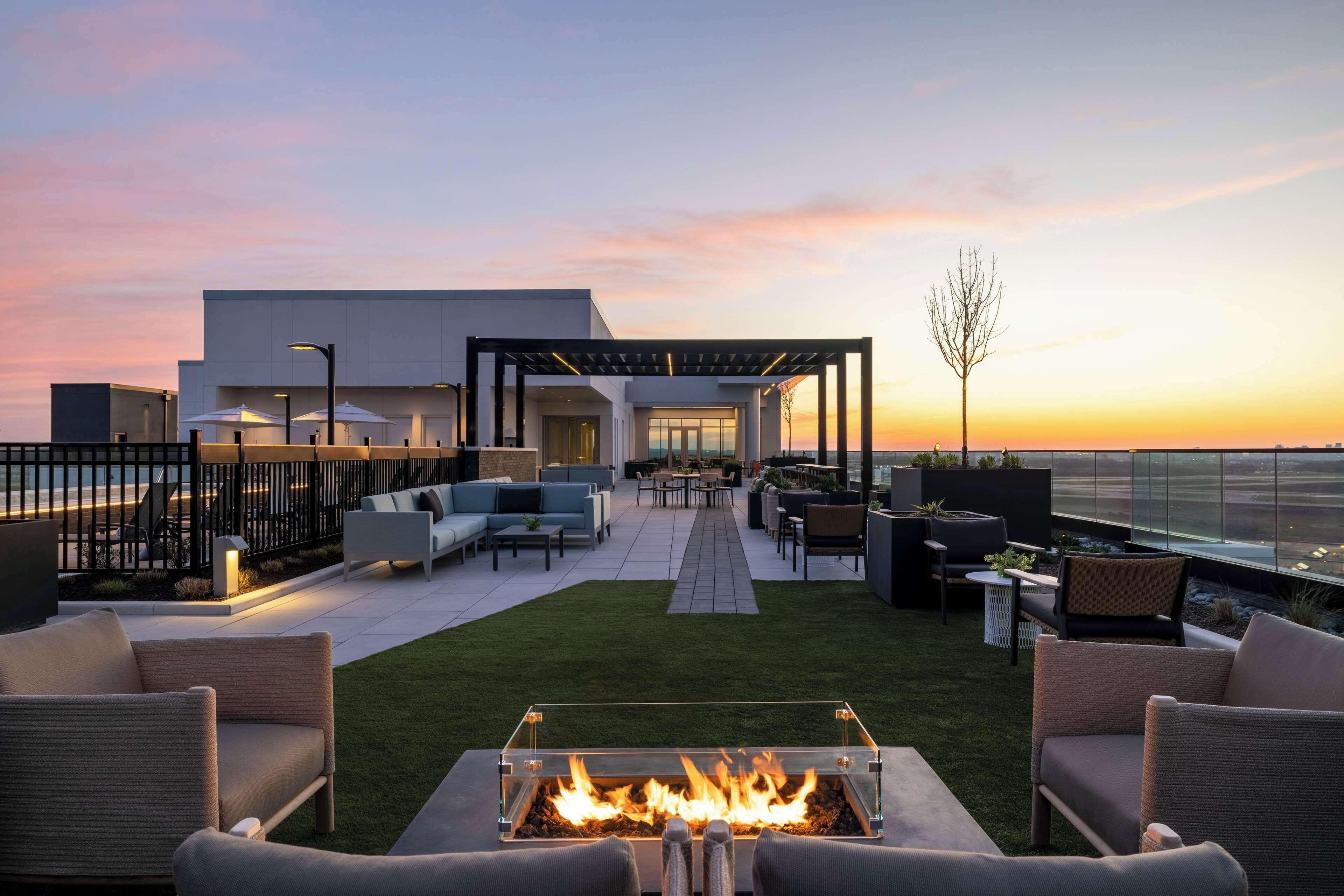 Hilton Bna Airport Terminal 4*