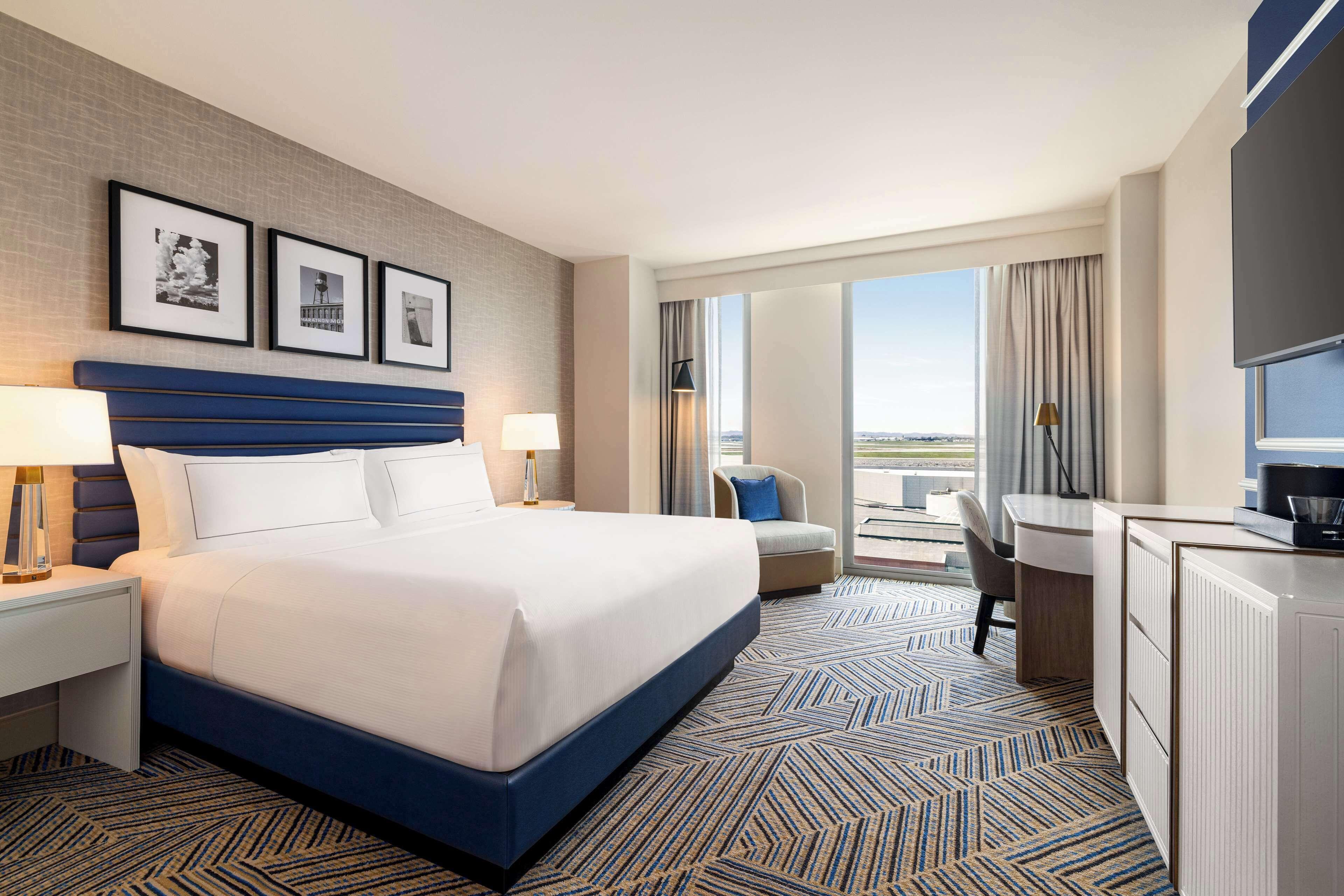 Hotel Hilton Bna Airport Terminal 4*