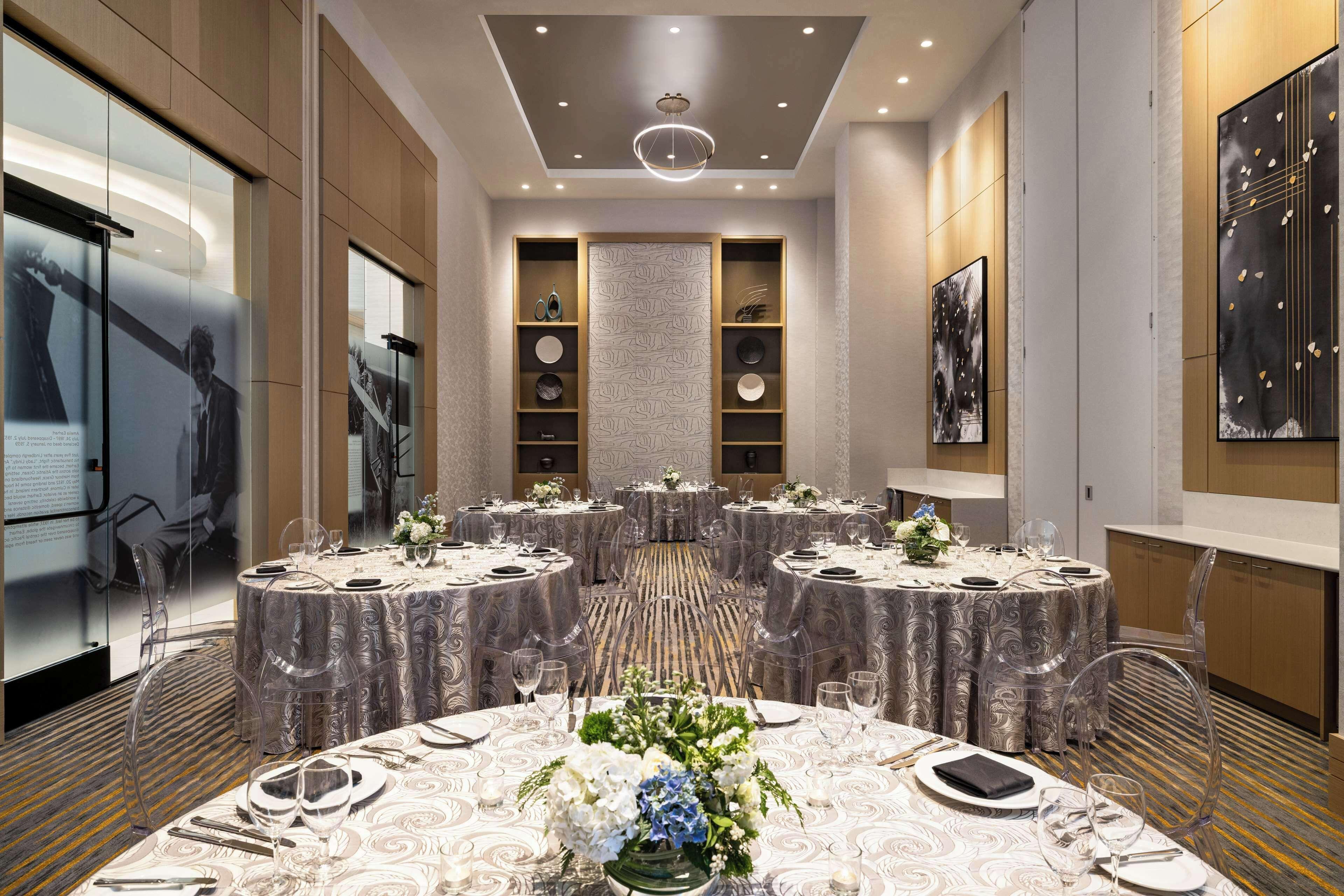 Hilton Bna Airport Terminal Hotel 4*