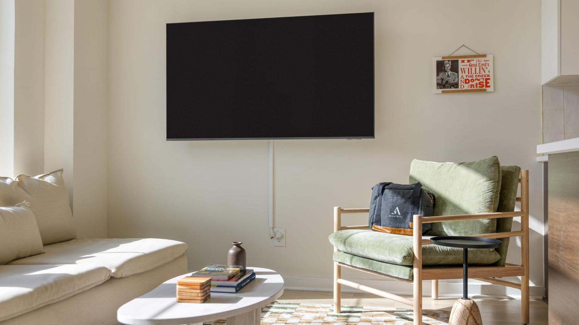 Newly Built 4bdr Townhome W Balcony Minutes To Broadway Lischey By Avantstay