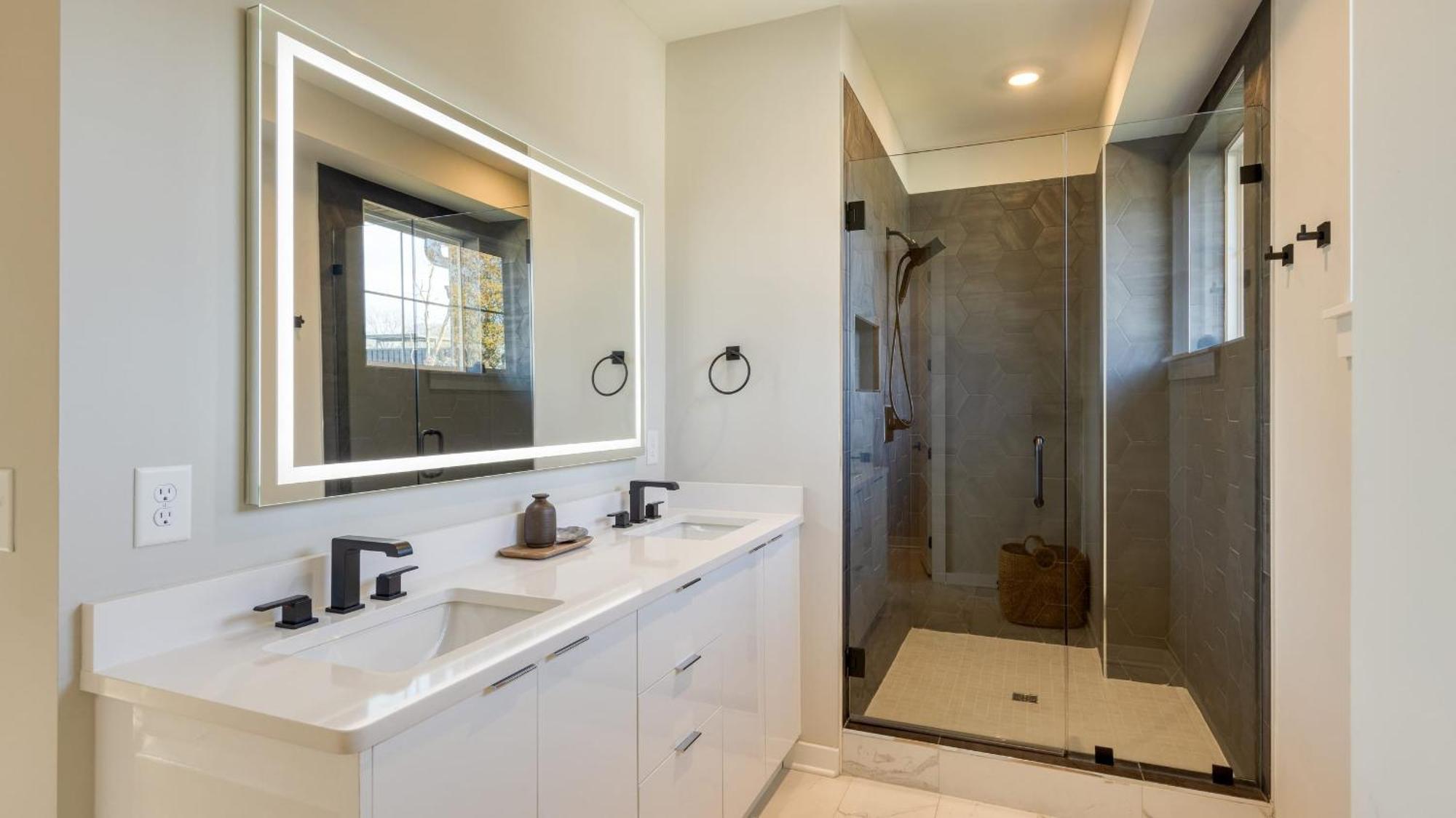 Newly Built 4bdr Townhome W Balcony Minutes To Broadway Lischey By Avantstay Holiday home