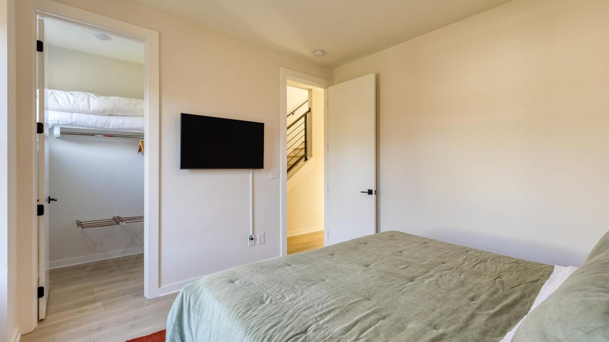 Newly Built 4bdr Townhome W Balcony Minutes To Broadway Lischey By Avantstay * Nashville