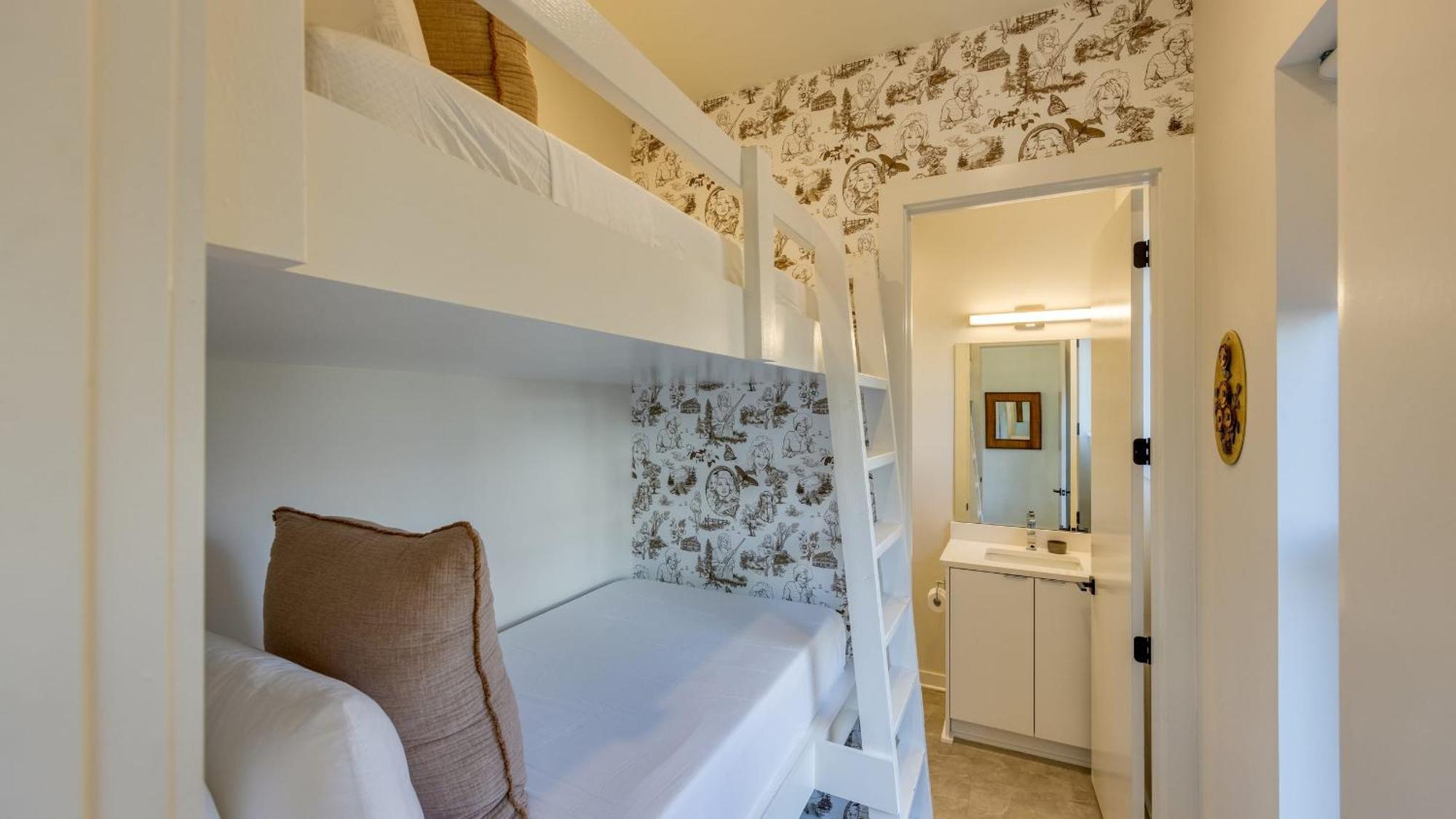 Newly Built 4bdr Townhome W Balcony Minutes To Broadway Lischey By Avantstay Holiday home Nashville