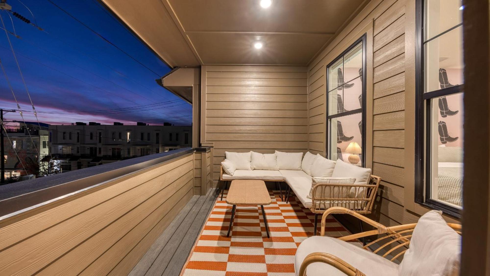 Newly Built 4bdr Townhome W Balcony Minutes To Broadway Lischey By Avantstay Nashville