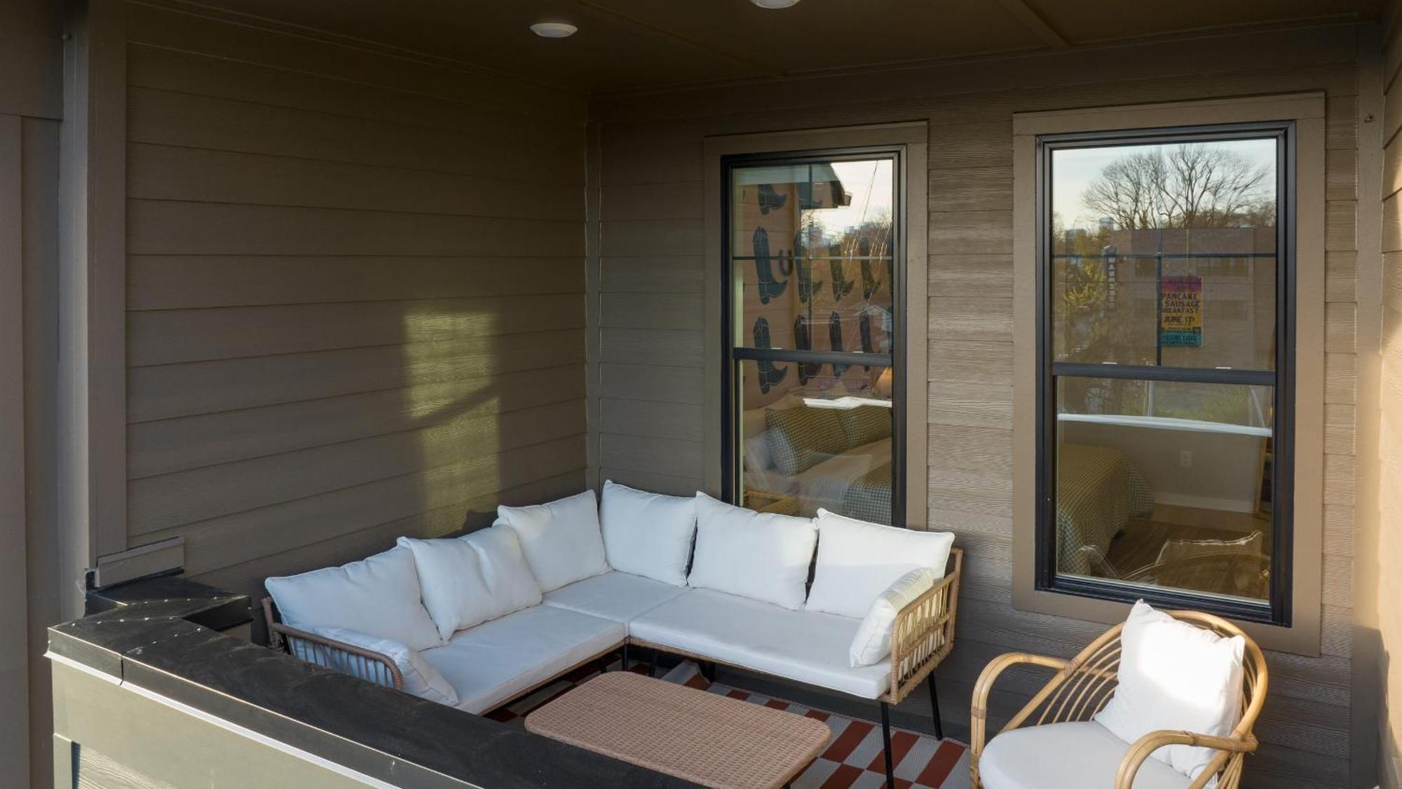 Newly Built 4bdr Townhome W Balcony Minutes To Broadway Lischey By Avantstay Holiday home *