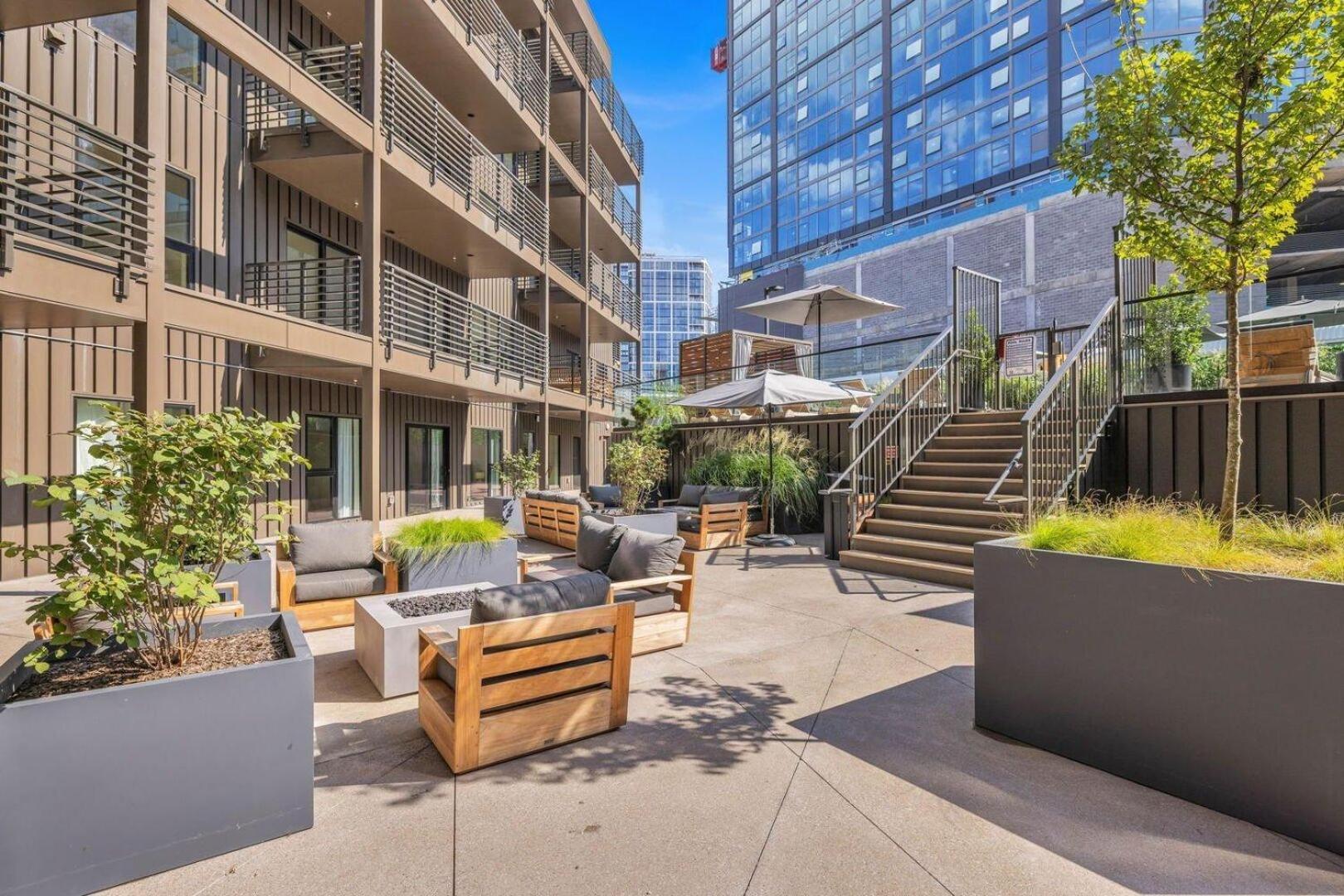 Plush Haven-2 Unit Combo-walk To Broadway *
