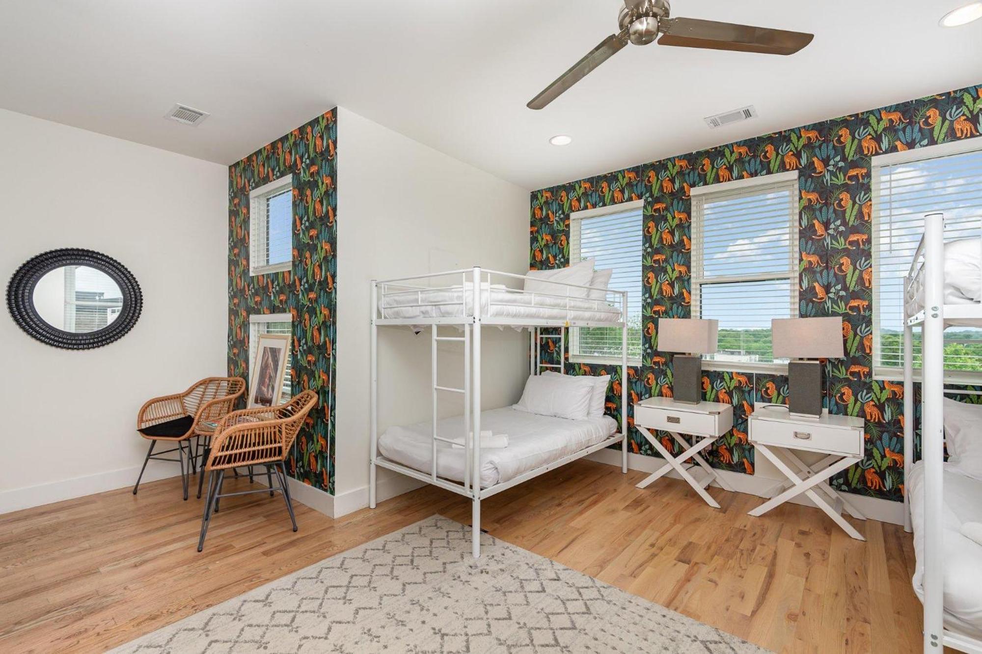 Riff & Rest - 2 Stylish Homes - Mins To Germantown *