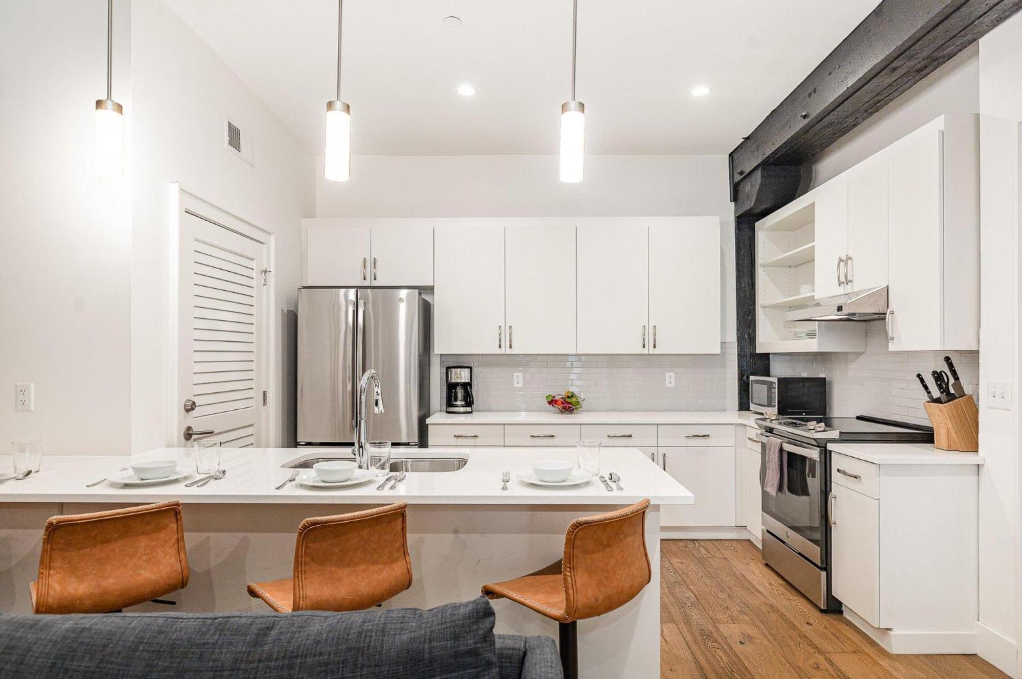 The Saddlery - Encore - 1 Block To Broadway *