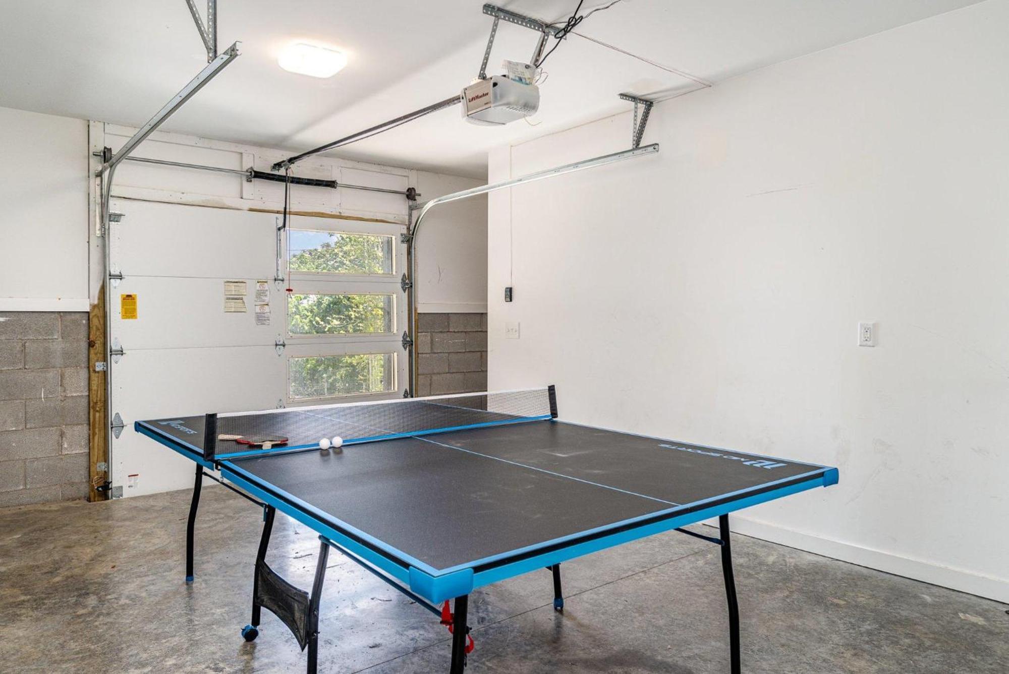 Double Time - Ping-pong Table - Mins To Germantown Holiday home *