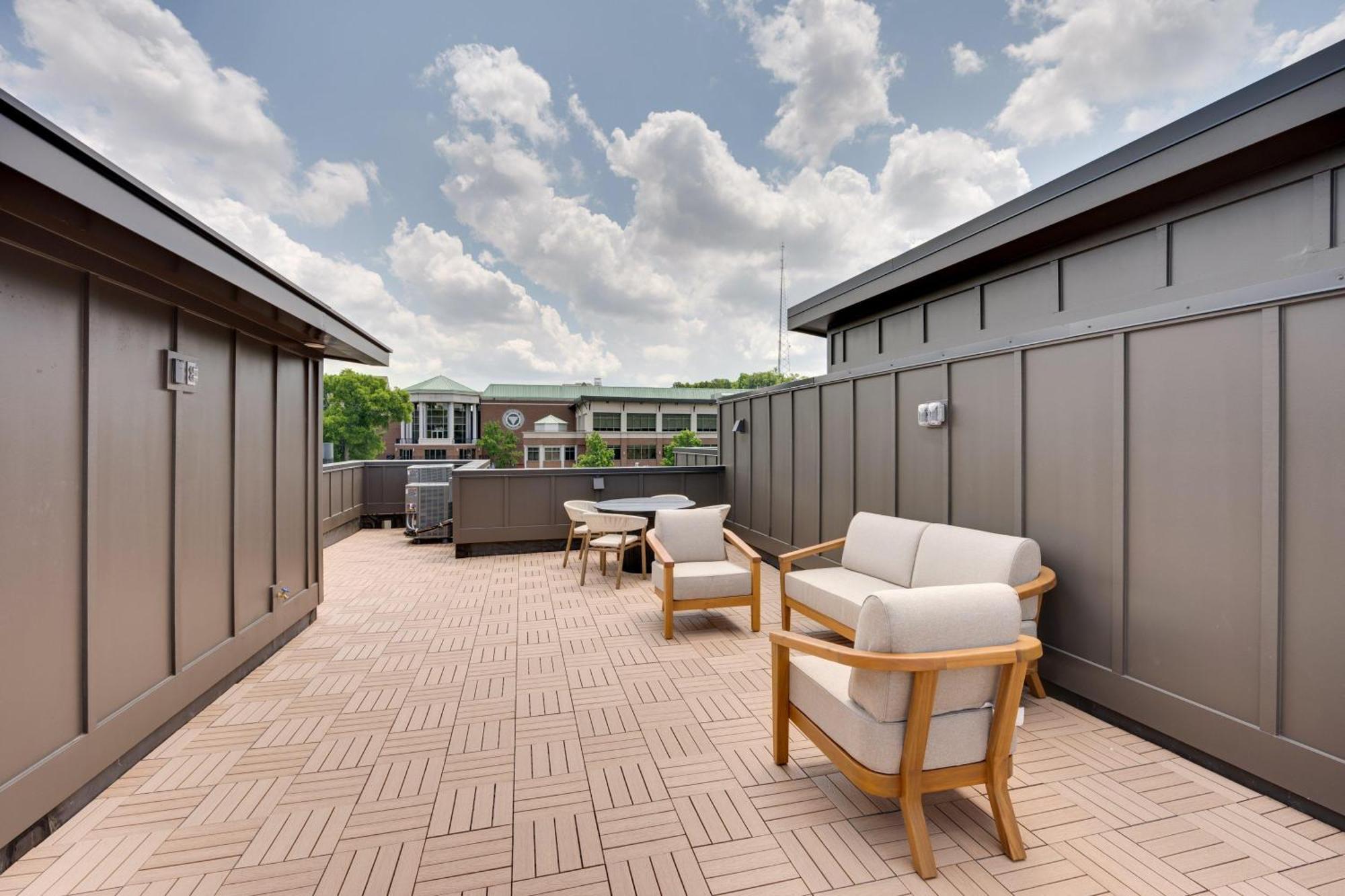 Eclipse - Ultra High End Finishes - Rooftop Patio Holiday home *