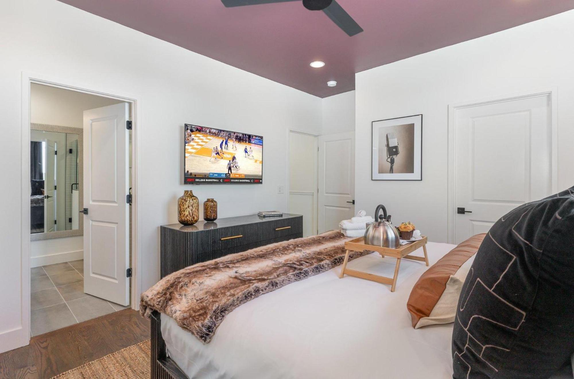 Coloratura - 2 Units W/ Hot Tubs - Near Broadway