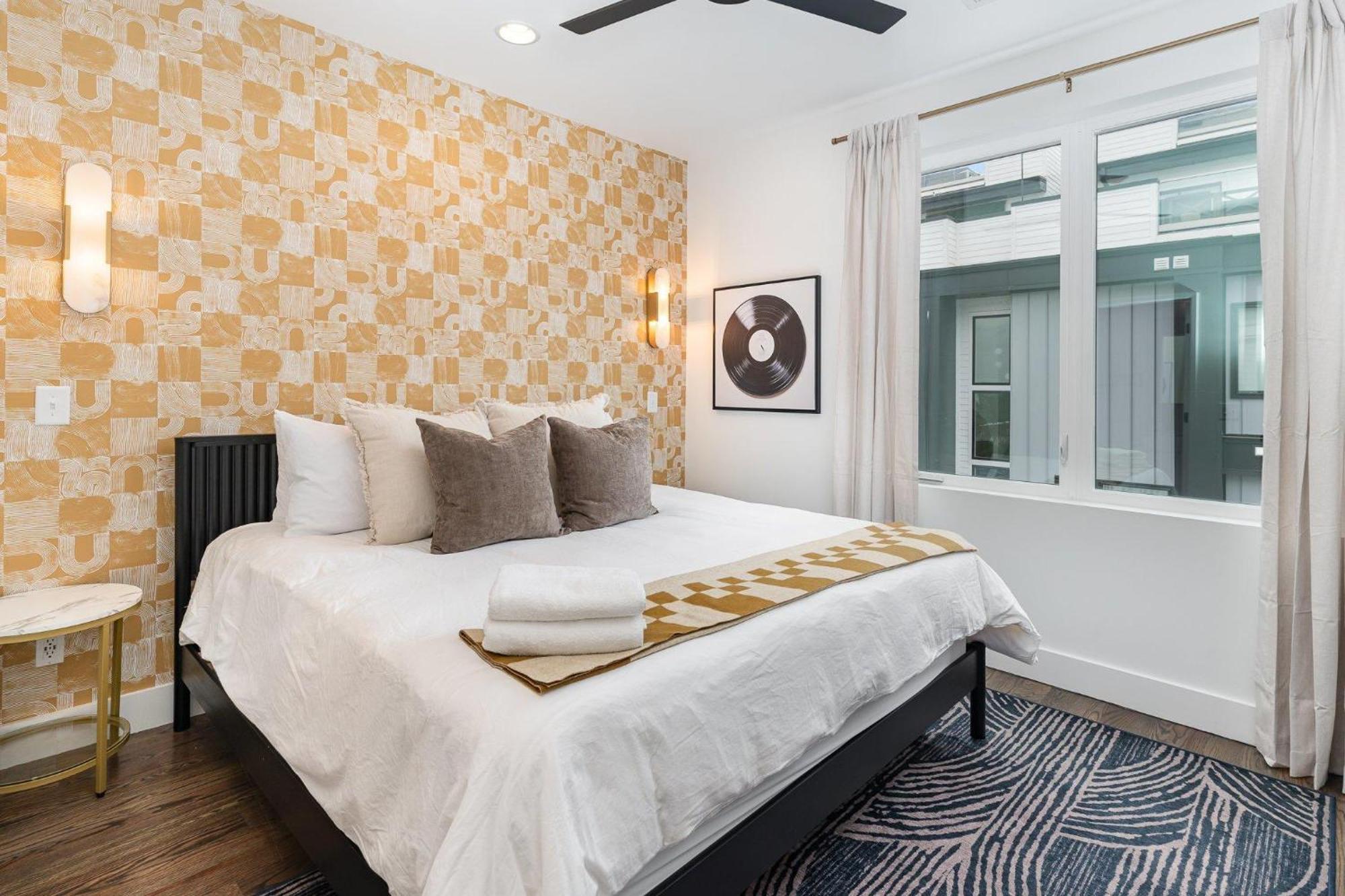 Coloratura - 2 Units W/ Hot Tubs - Near Broadway