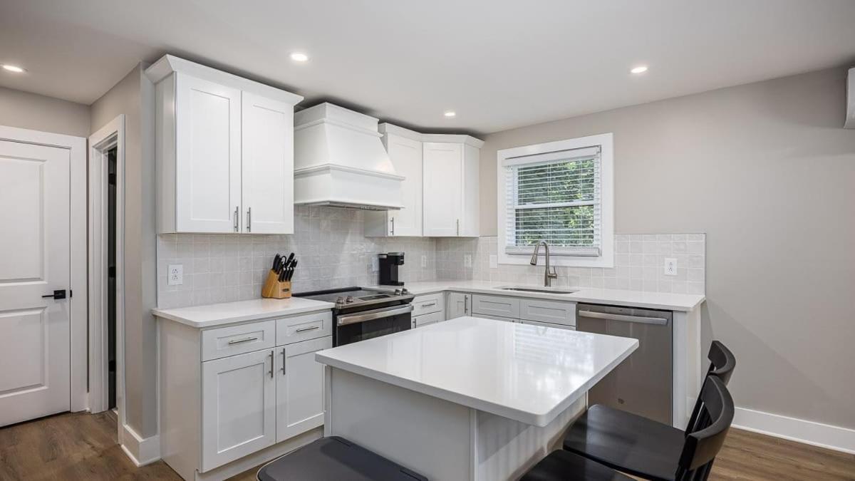 The Nomad 48-person Hillsboro Village Retreat 1br Spaces Apartment Nashville