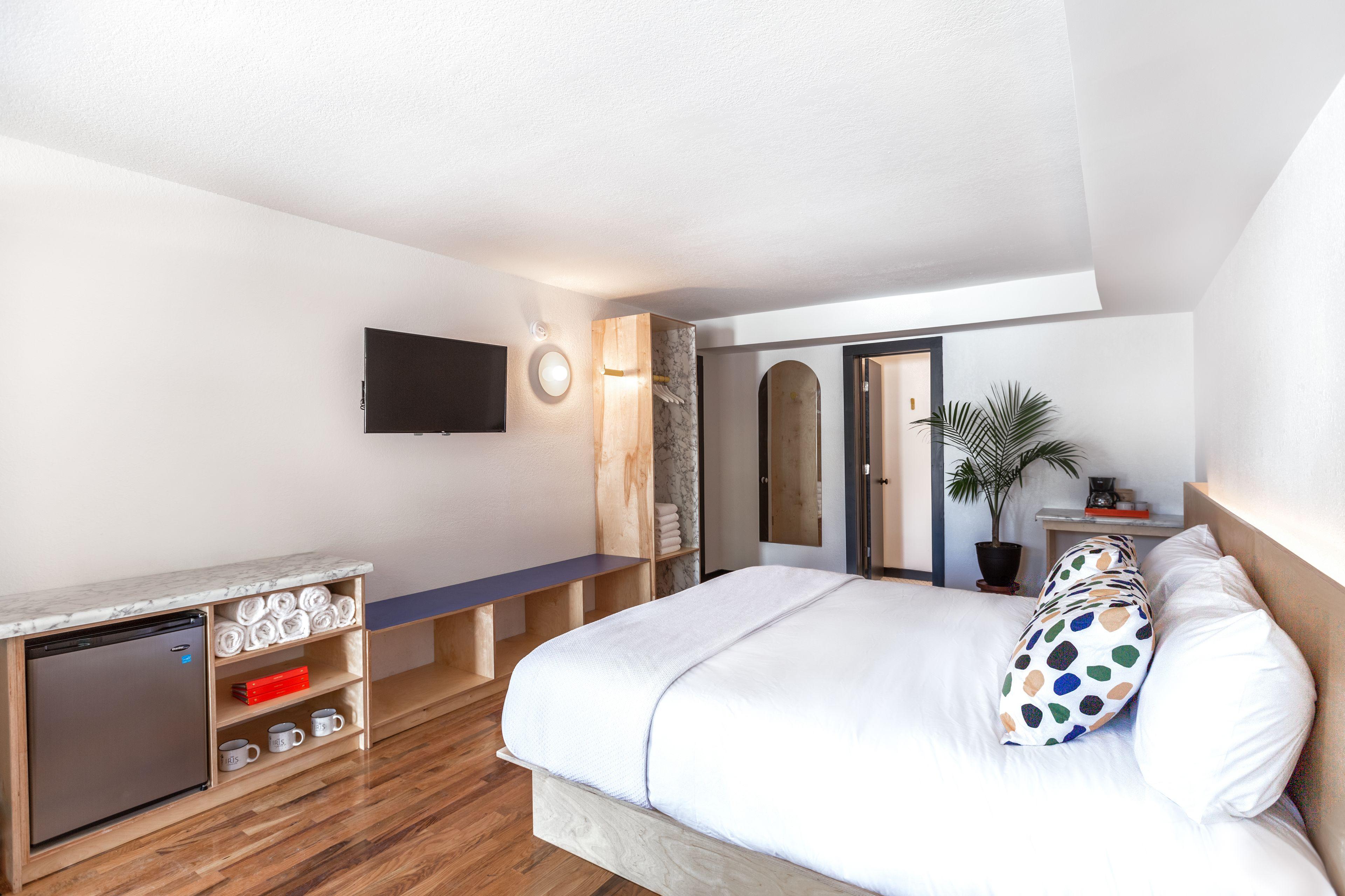 The Iris Hotel 2*