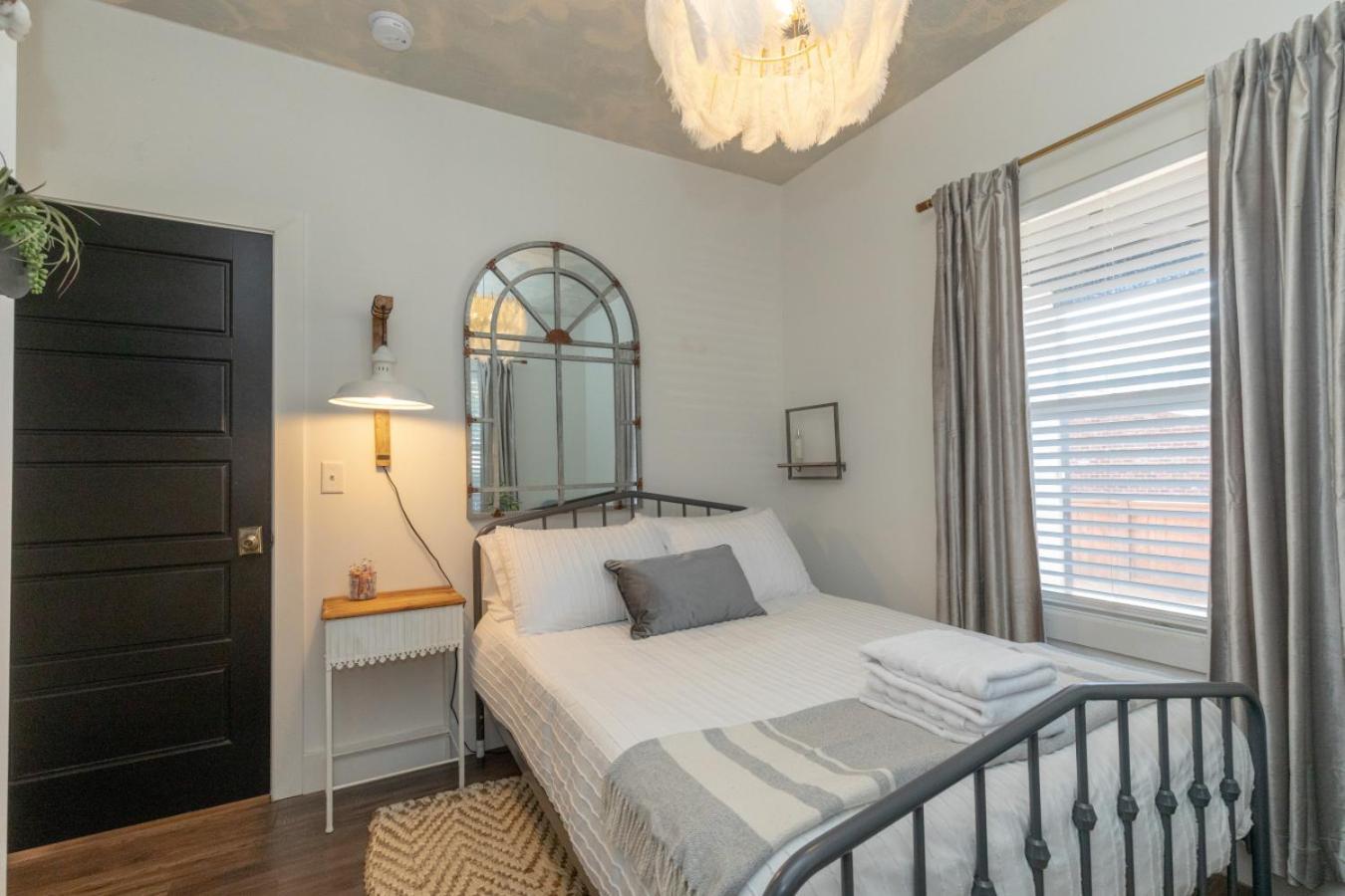 Broadway Breeze Escape Modern Comfort Holiday home Nashville