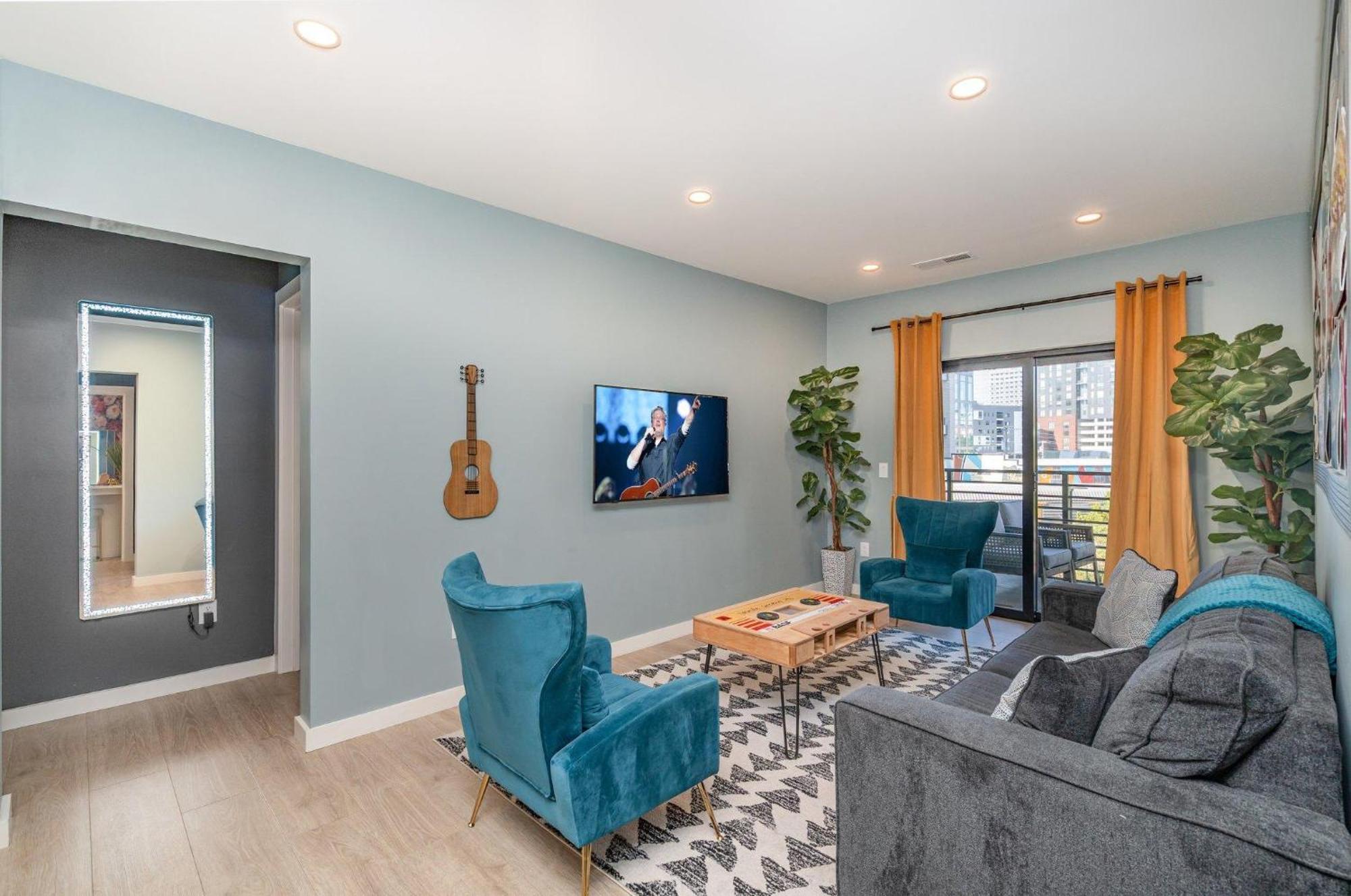 Hyve - Neon Lights - Pool & Gym - Walk To Broadway