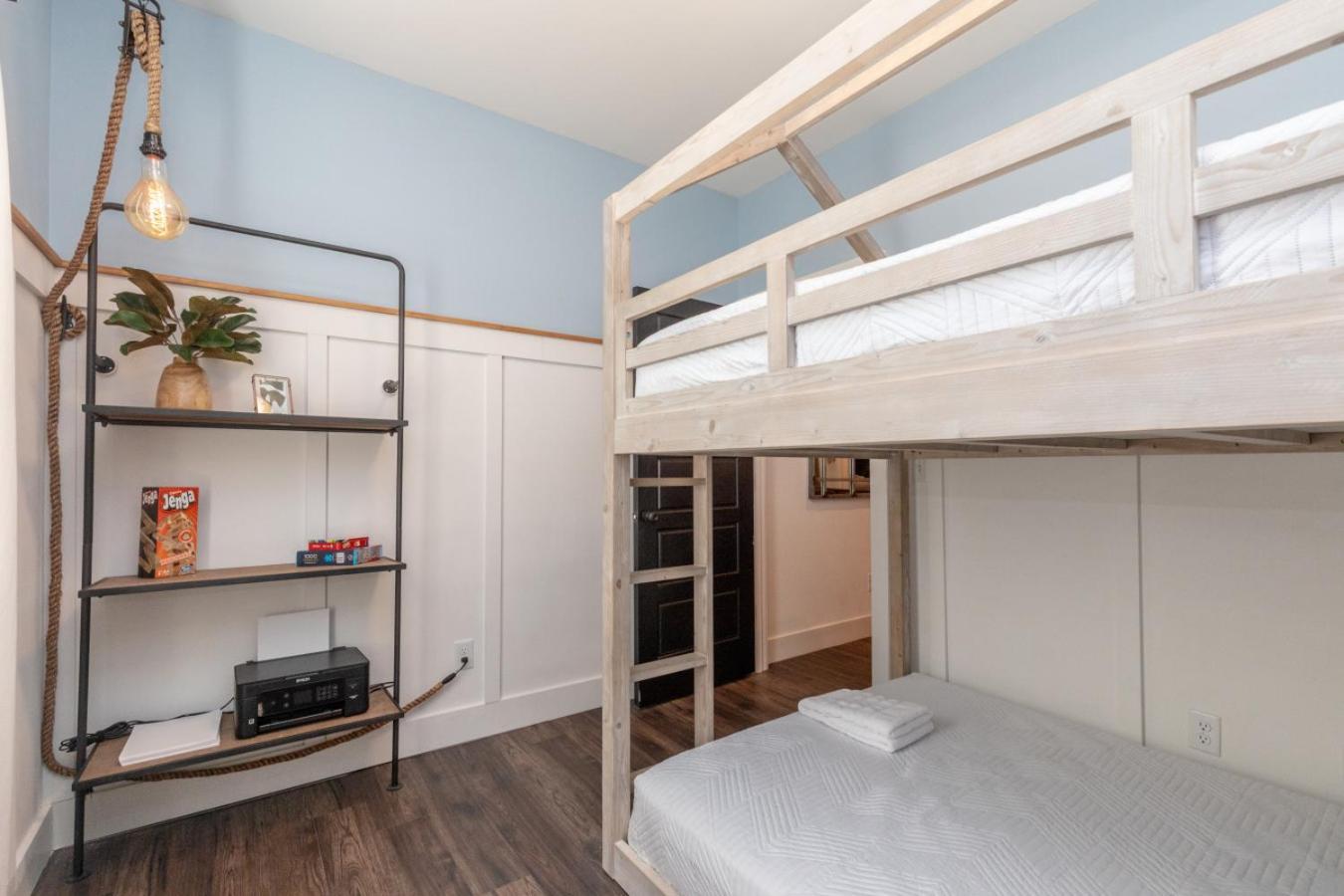 Broadway Breeze Escape Modern Comfort *