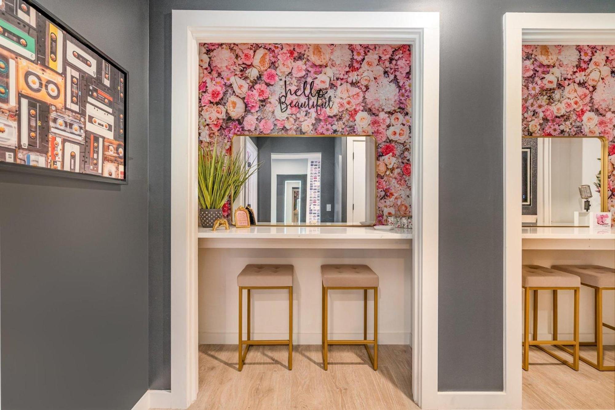 Hyve - Neon Lights - Pool & Gym - Walk To Broadway *