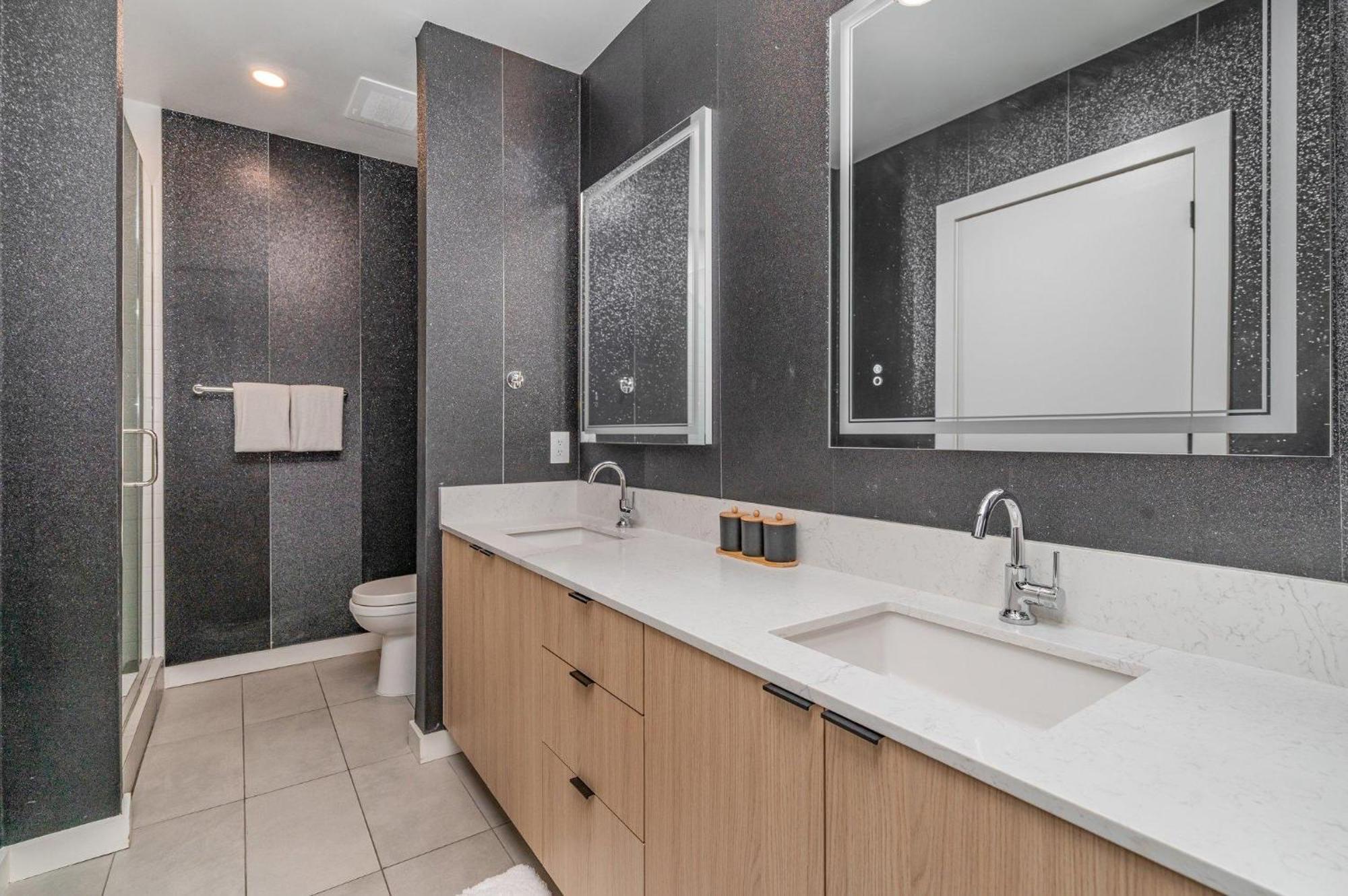 Hyve - Neon Lights - Pool & Gym - Walk To Broadway *