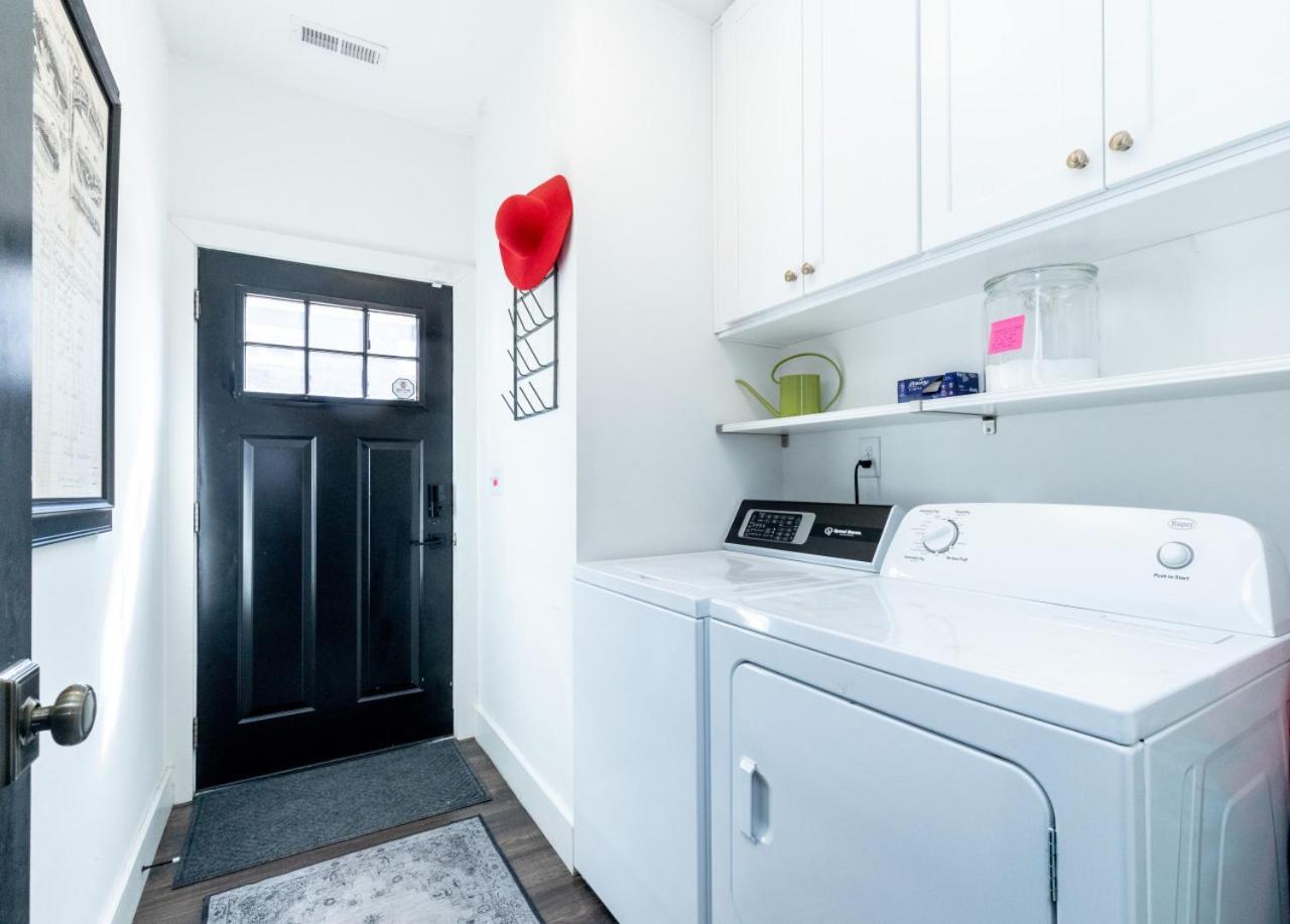 Broadway Breeze Escape Modern Comfort Holiday home