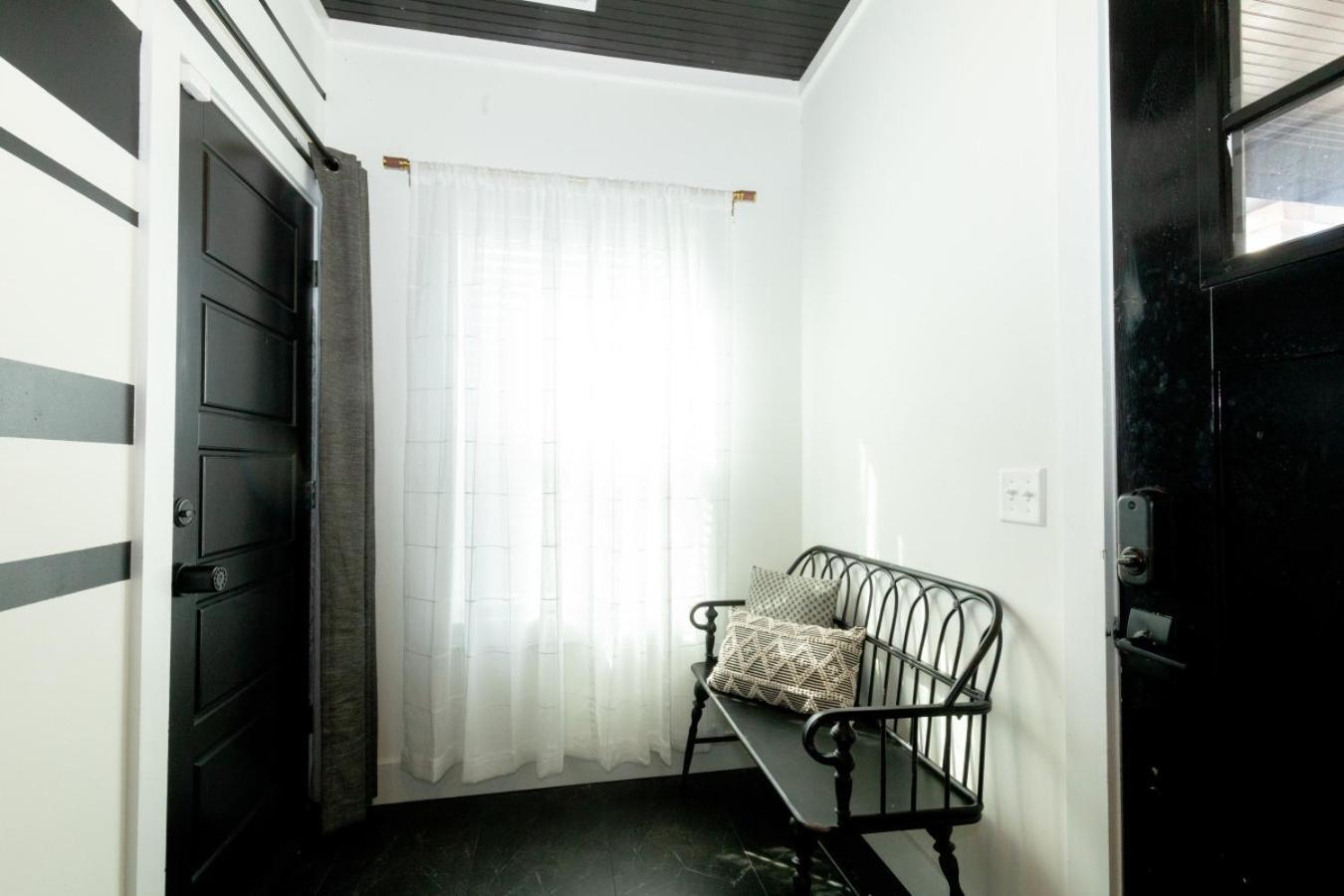 Broadway Breeze Escape Modern Comfort * Nashville