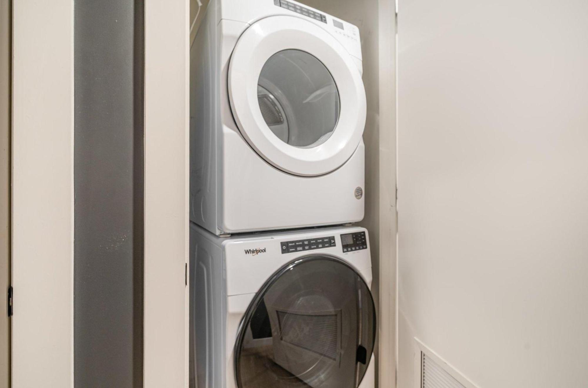 Hyve - Neon Lights - Pool & Gym - Walk To Broadway Holiday home Nashville