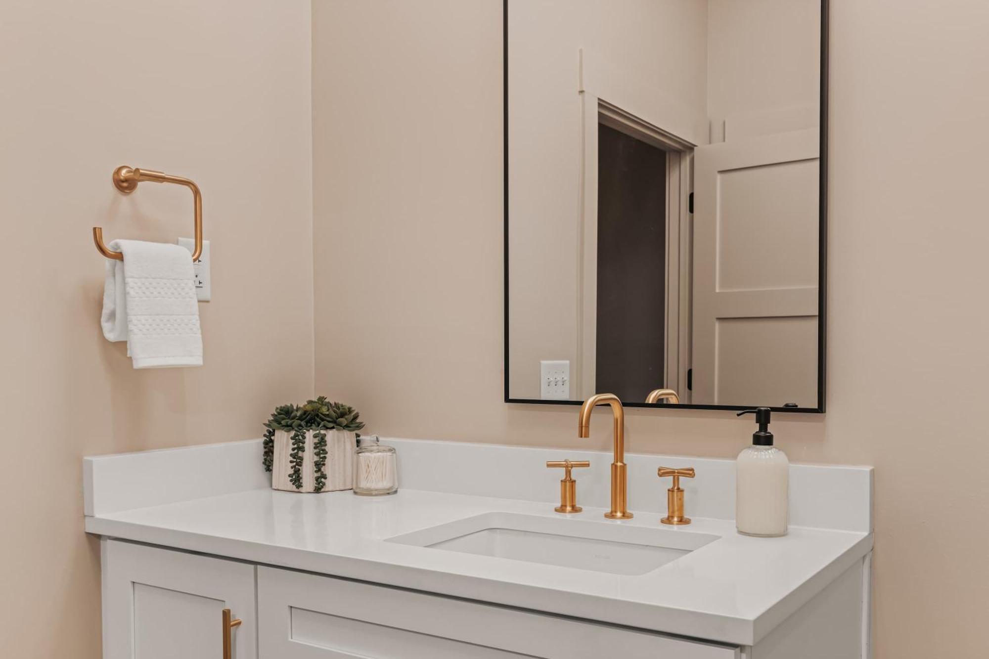 Starr Piano - Highball And Bellamy - 8 Bedroom Holiday home Nashville