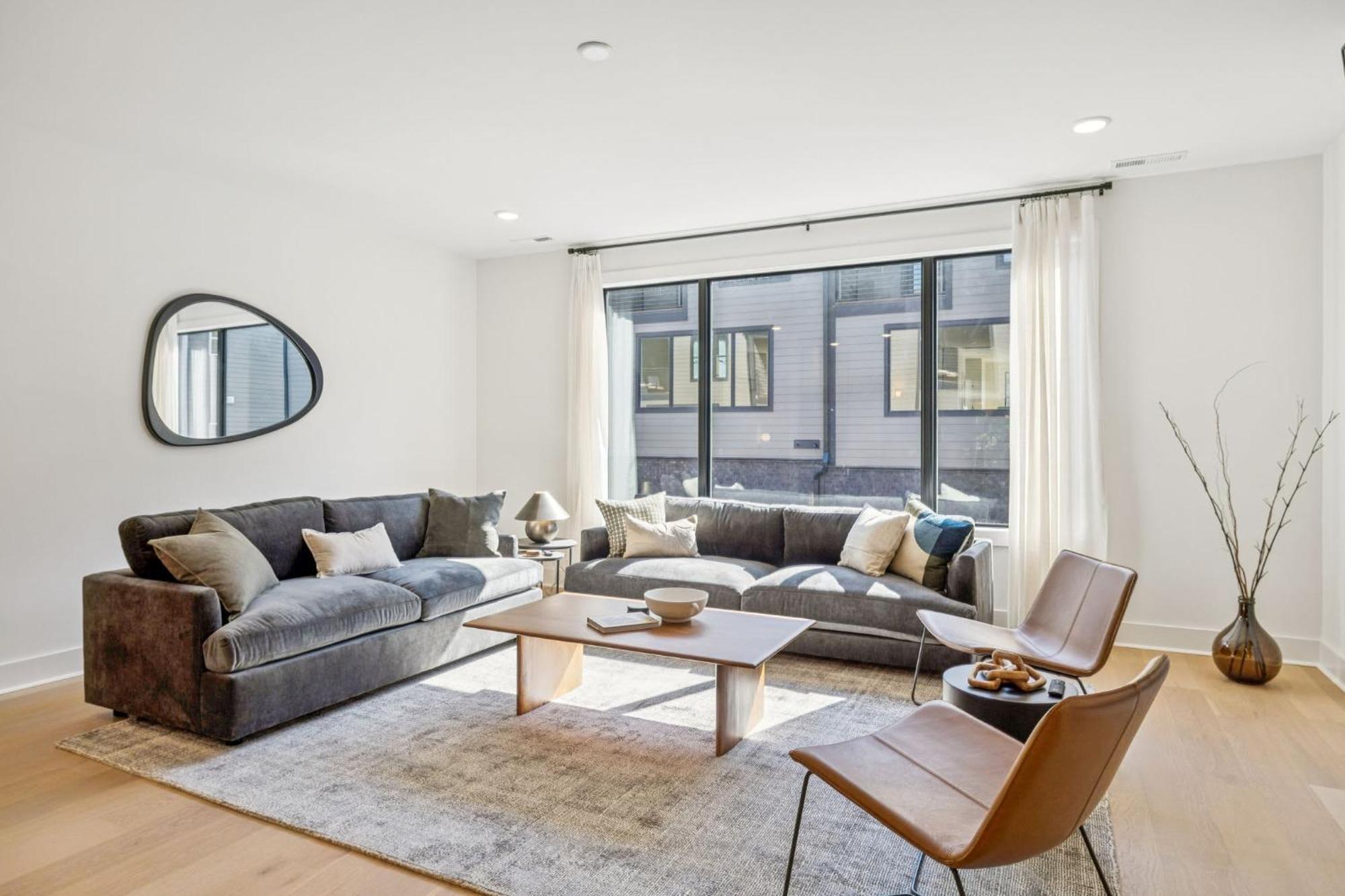 Apartment New Stylish Nash Townhouse W Hot Tub & Rooftop