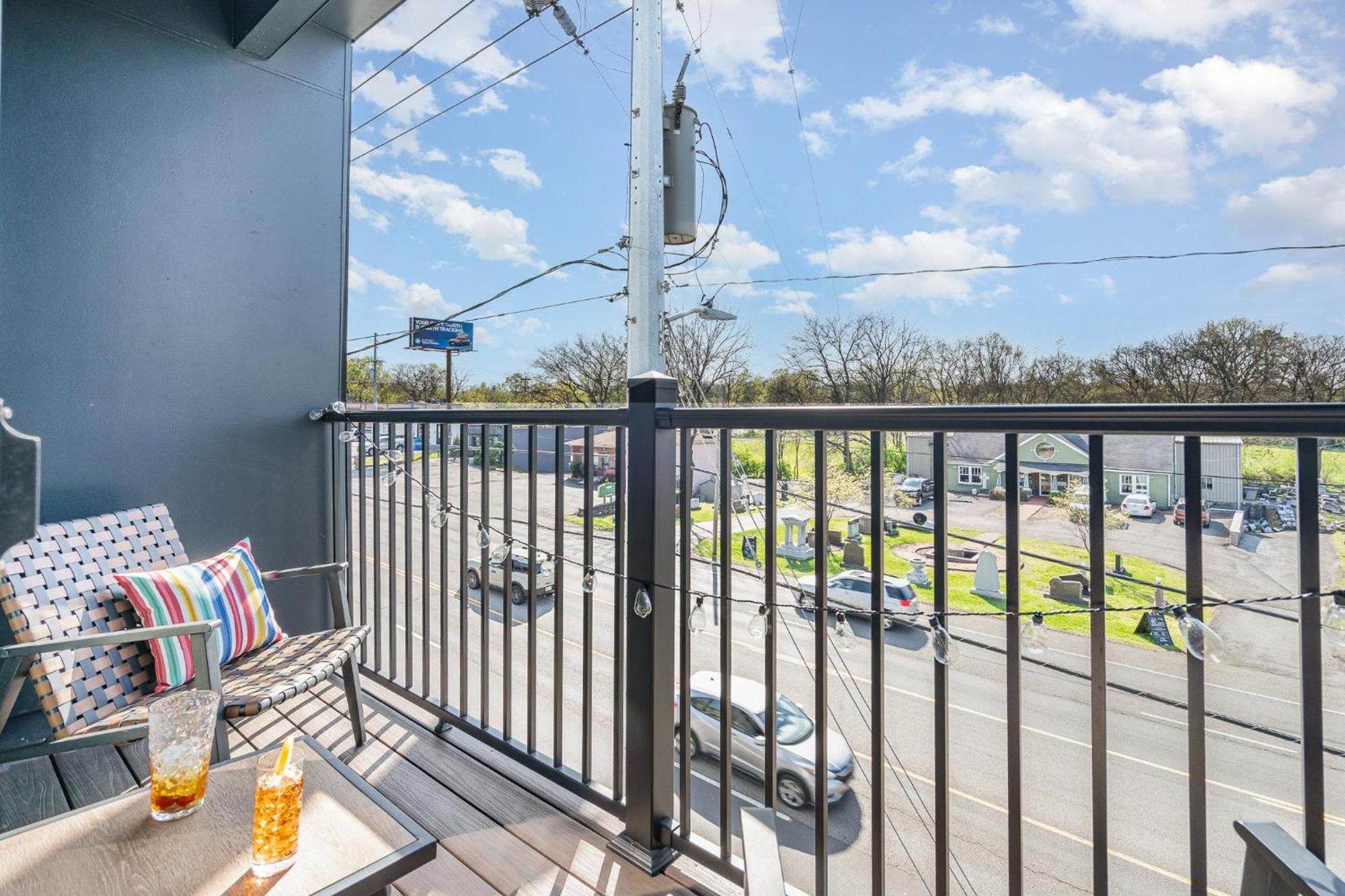 Gallatin Retreat-private Balcony-in East Nashville