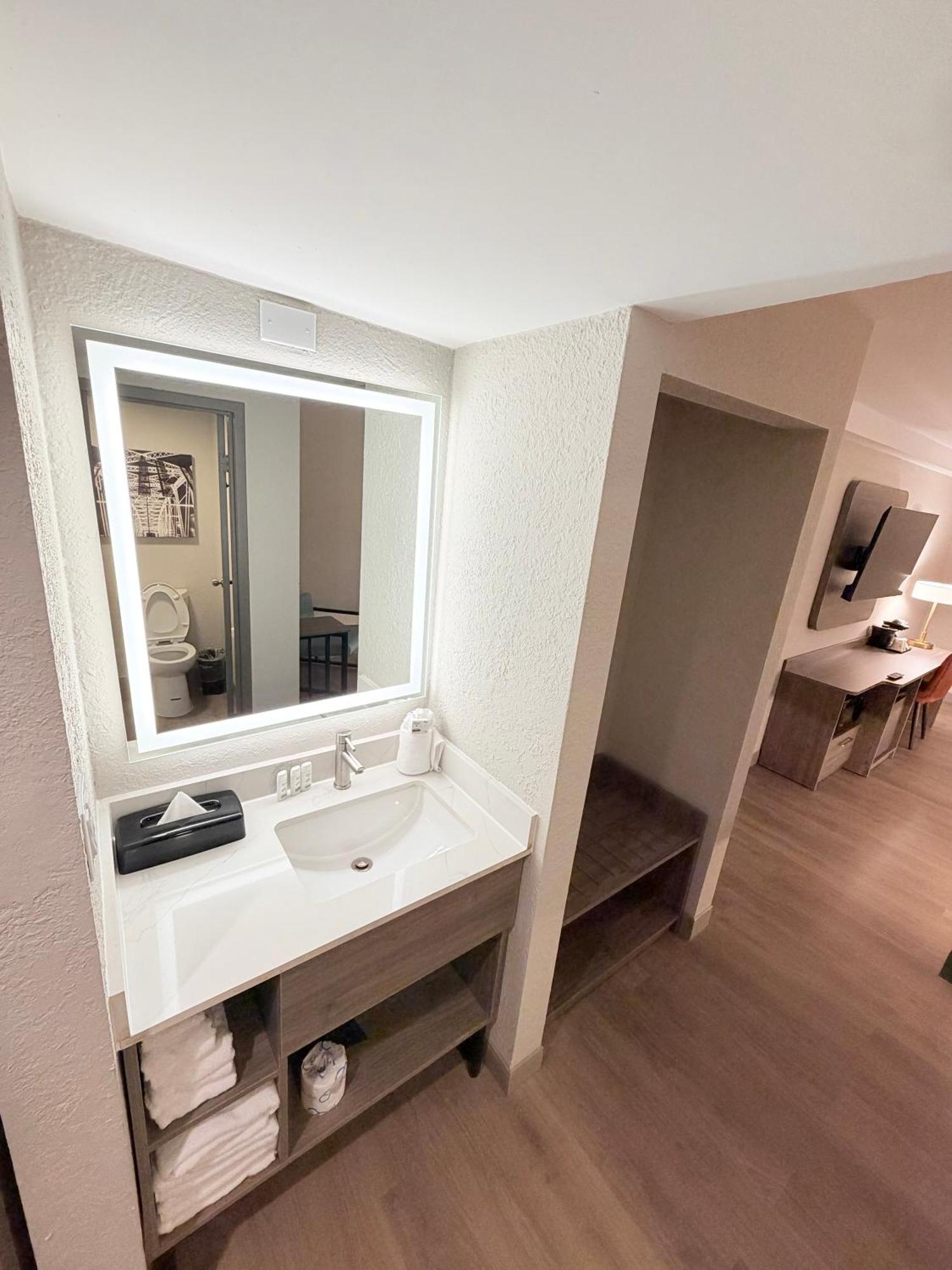 La Quinta By Wyndham Airport/opryland Hotel 3*