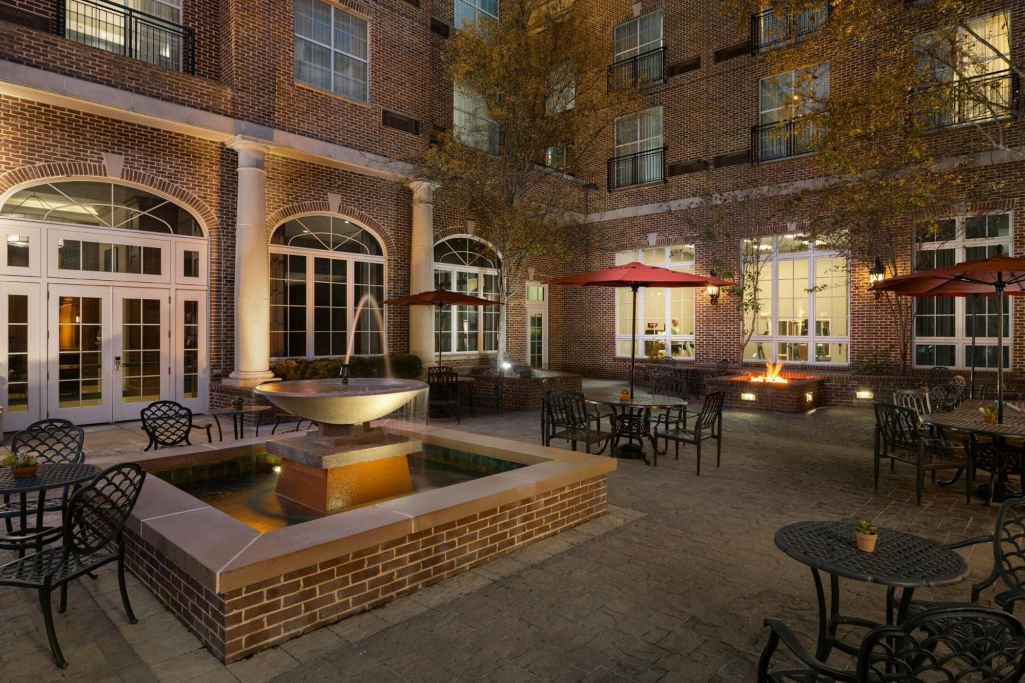 Courtyard By Marriott Hills