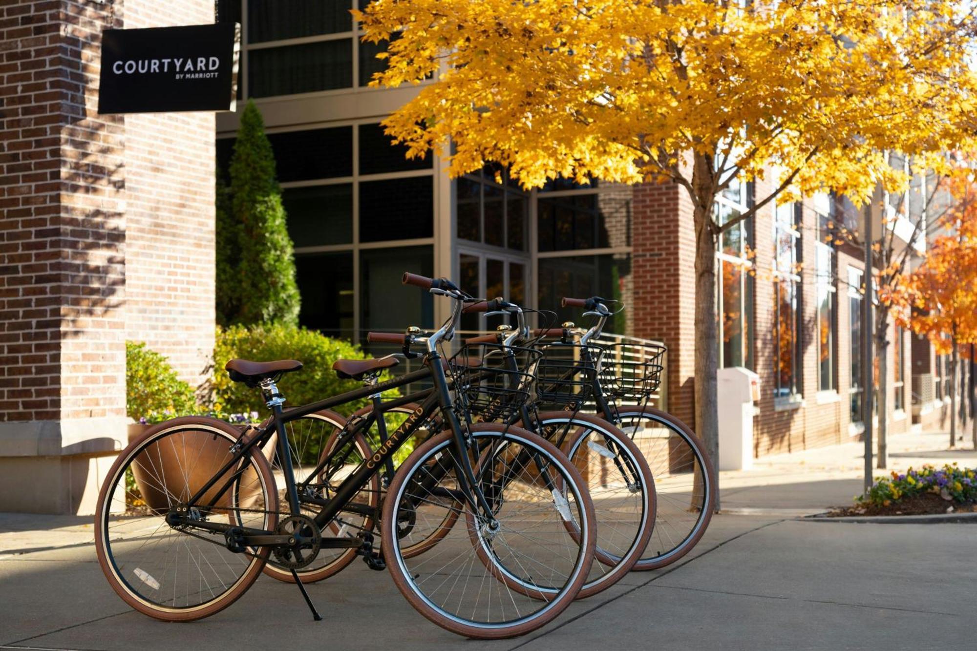 Courtyard By Marriott Hills Hotel 3*