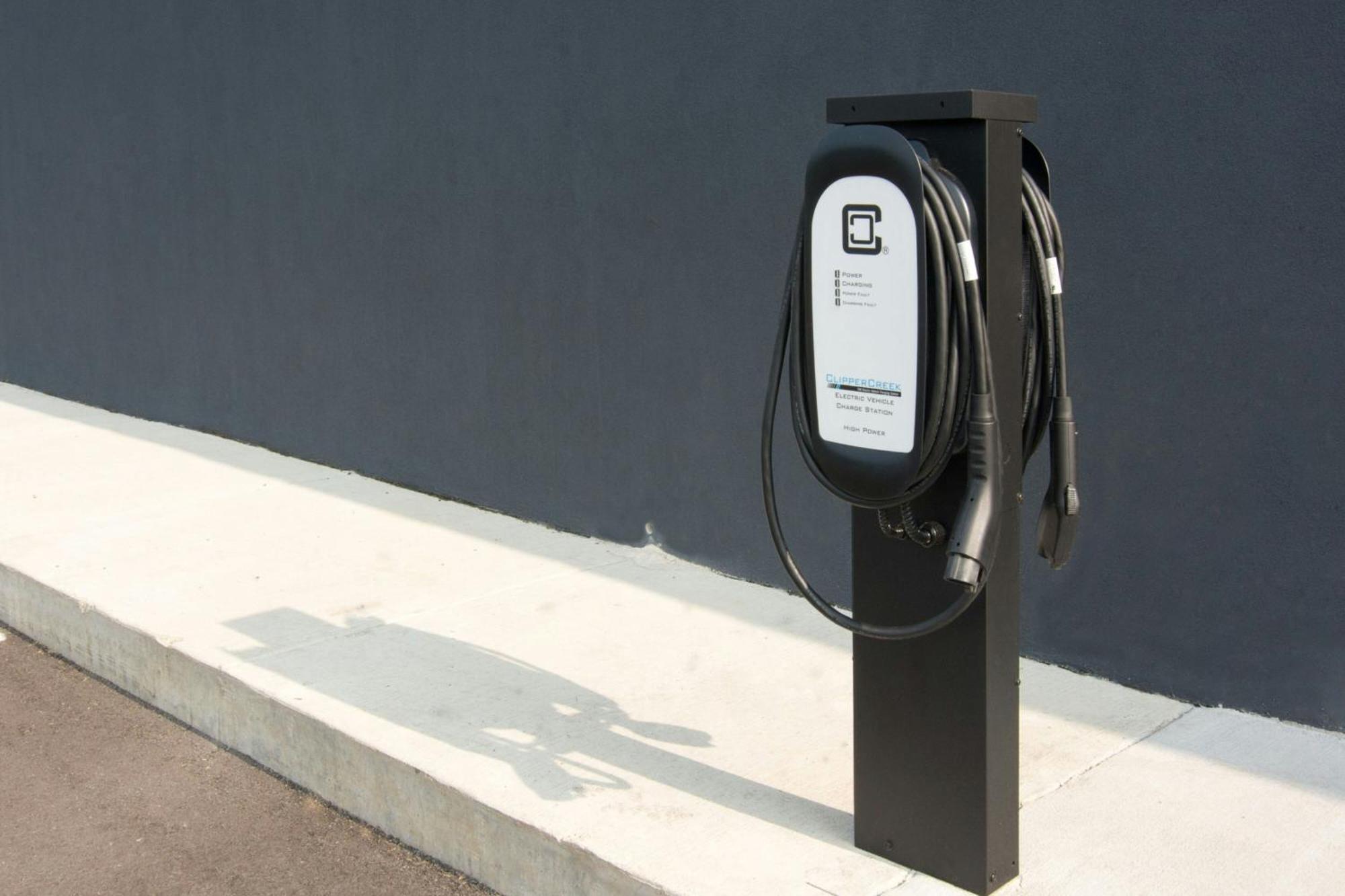 Fairfield & By Marriott Airport Hotel 3*