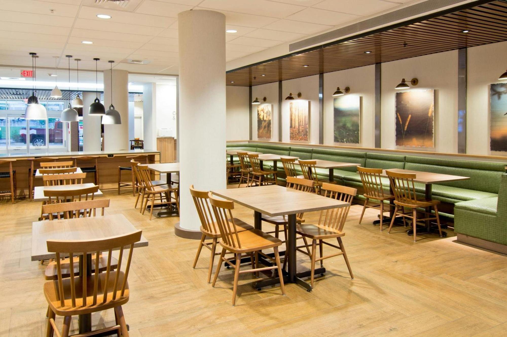 Fairfield & By Marriott Airport Hotel Nashville