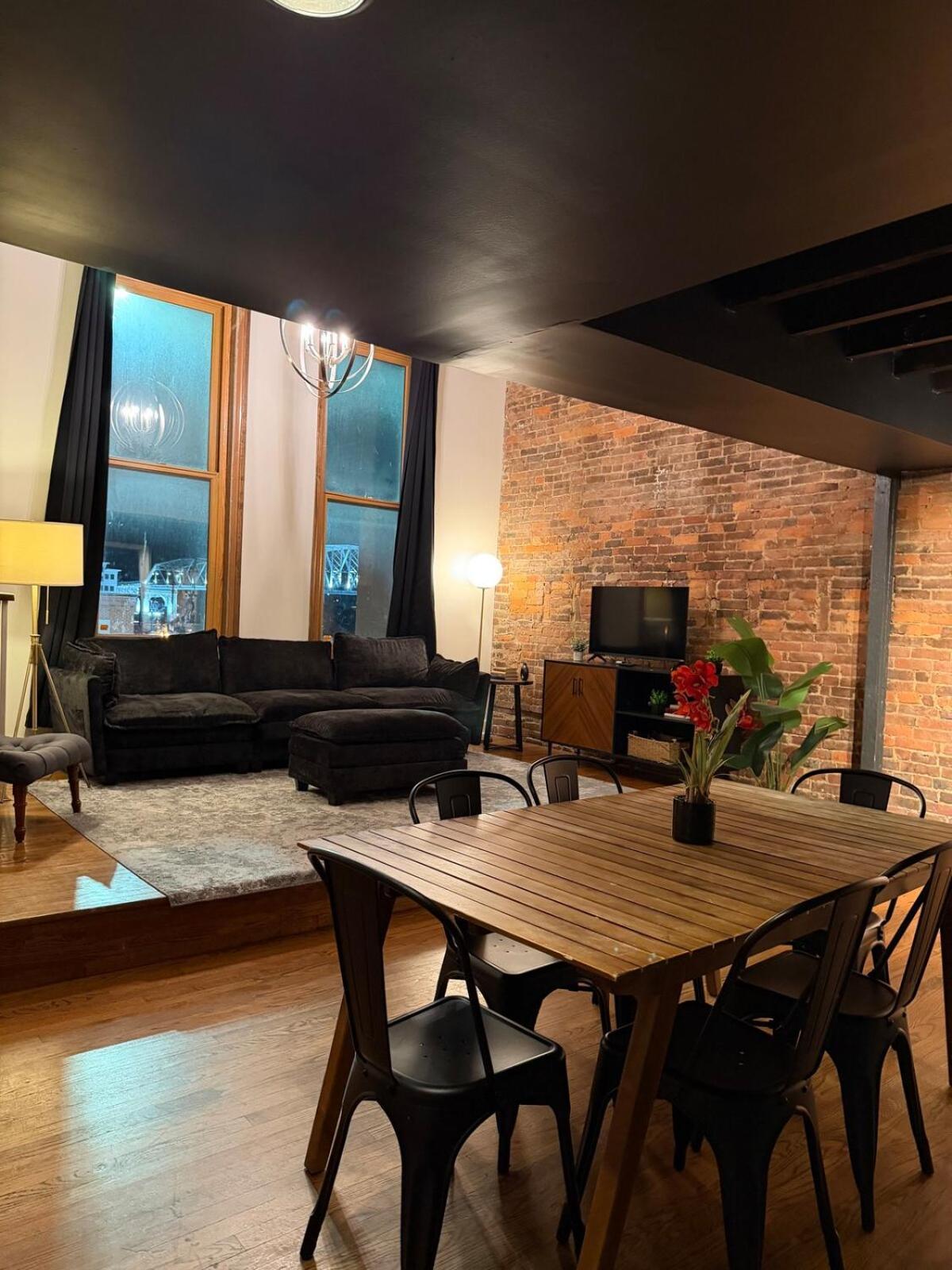 The Lofts At 107 Aparthotel