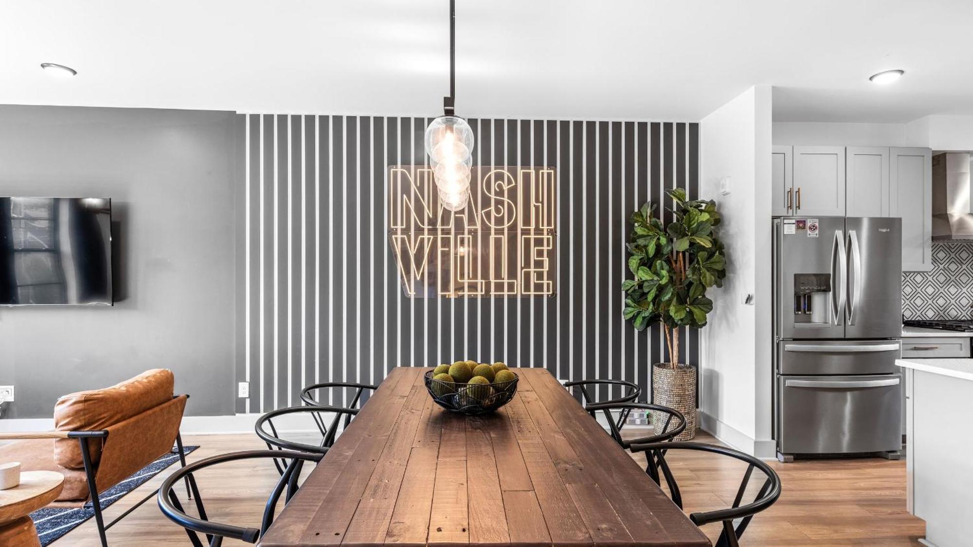 Holiday home Skyline Soundhouse By Avantstay Rooftop Deck Game Near East Broadway *