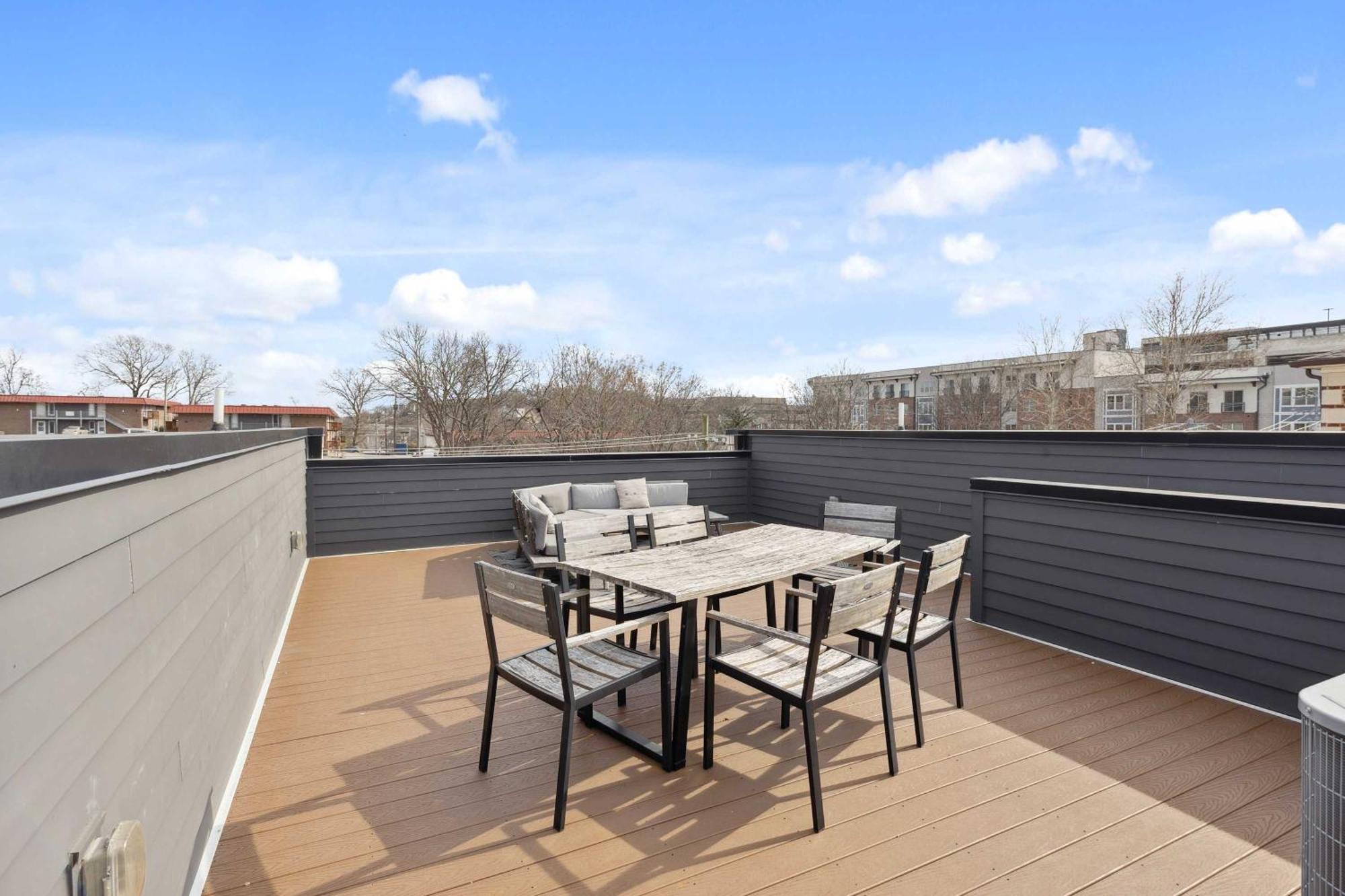 West End Oasis-new Building & Rooftop Views Holiday home *